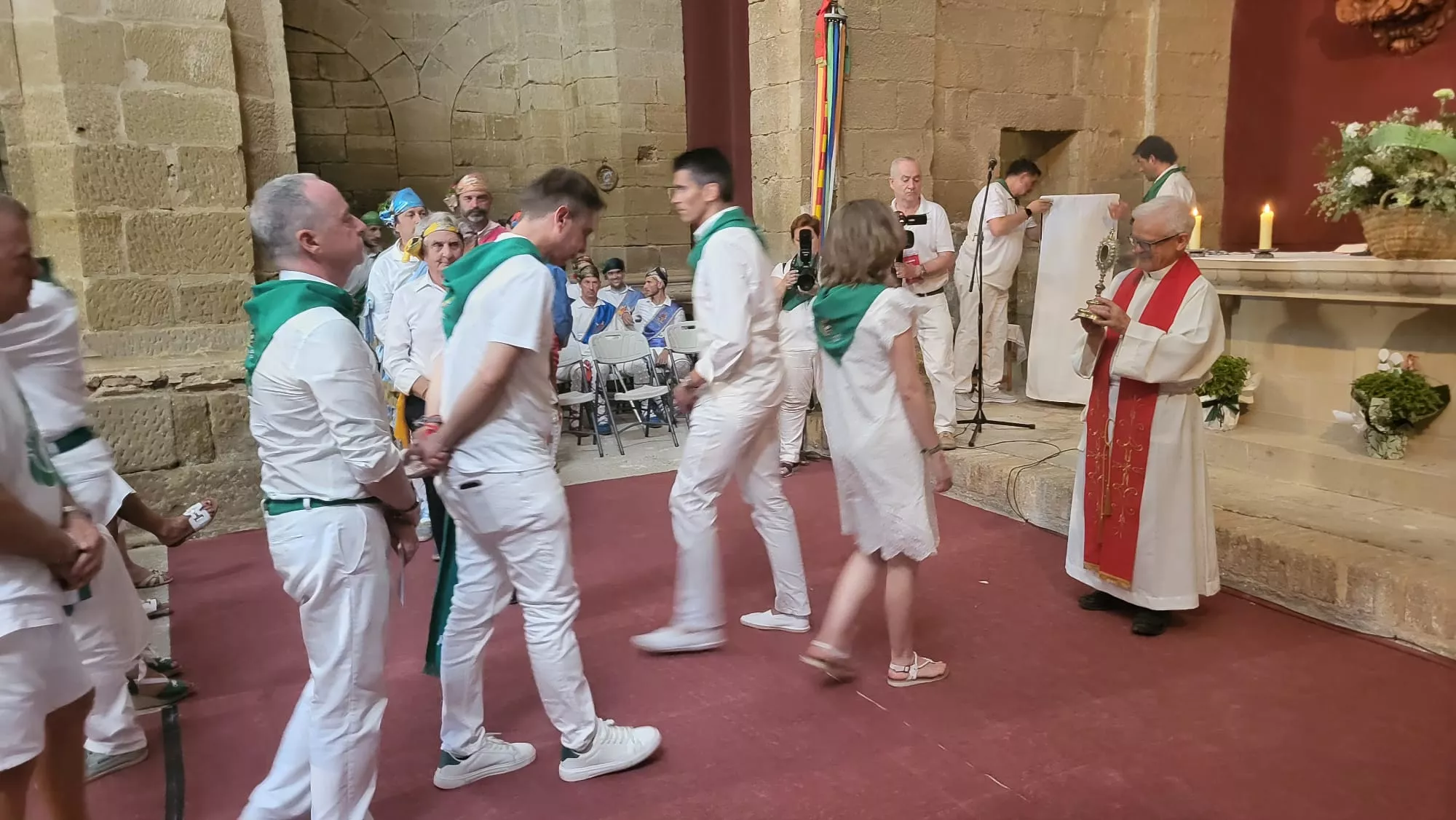 Histórica actuación de los Danzantes en el Santuario de Loreto