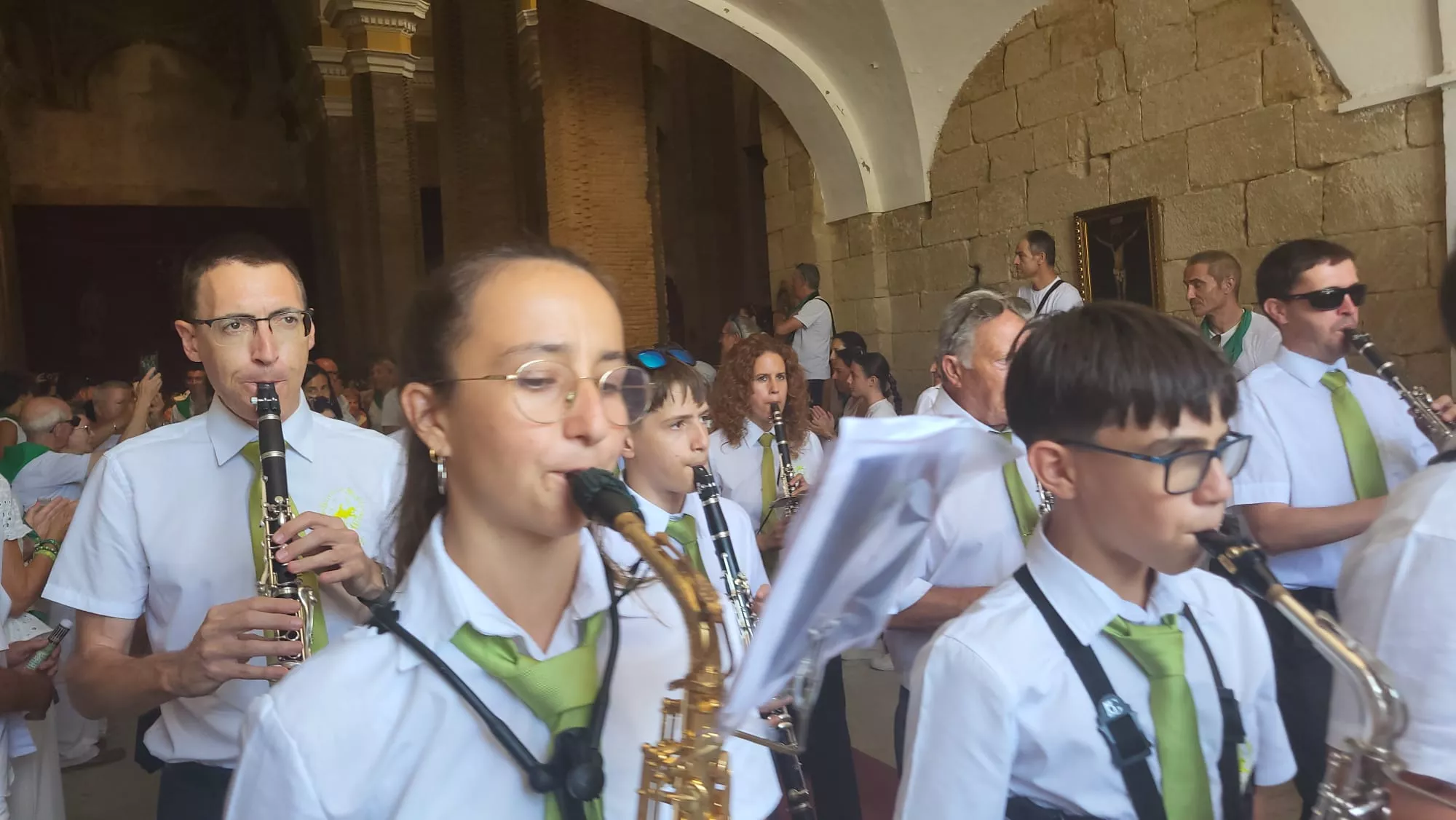 Histórica actuación de los Danzantes en el Santuario de Loreto