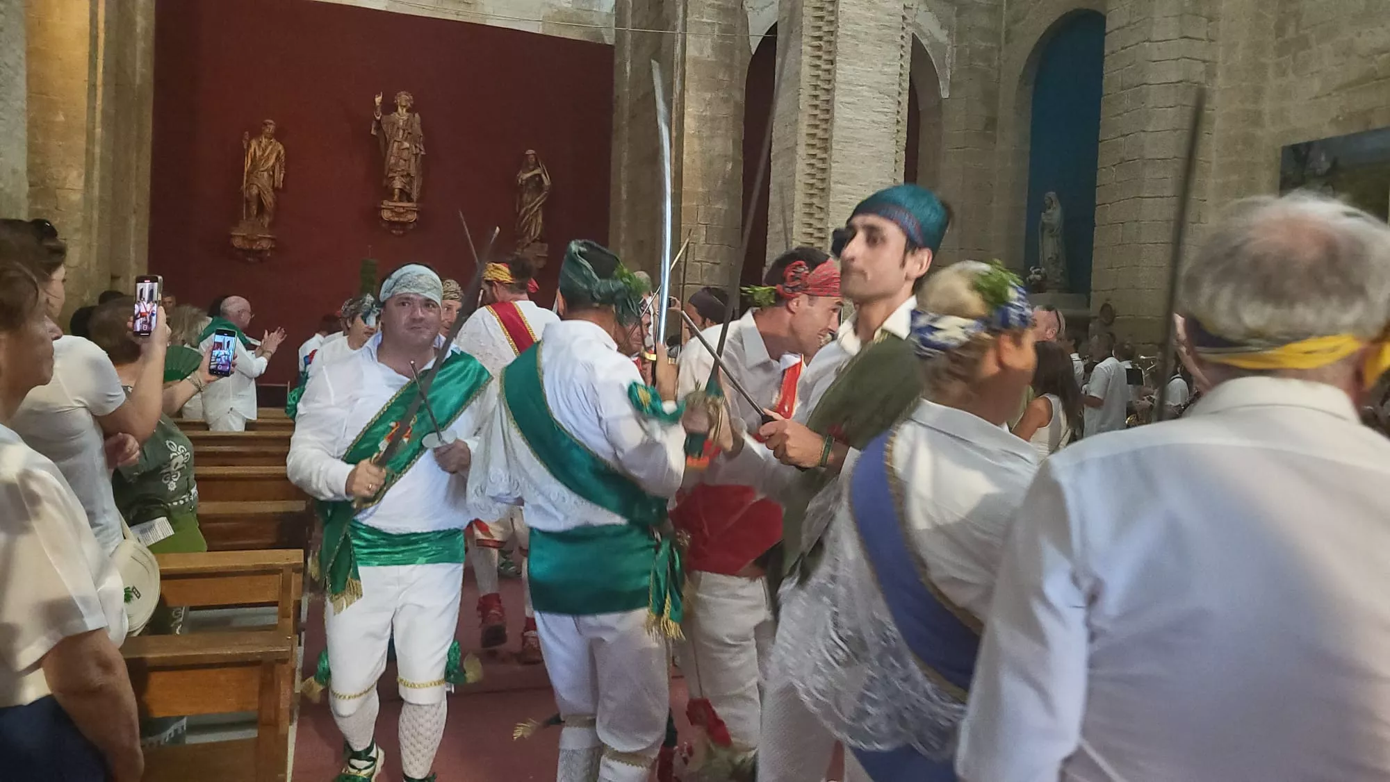 Histórica actuación de los Danzantes en el Santuario de Loreto
