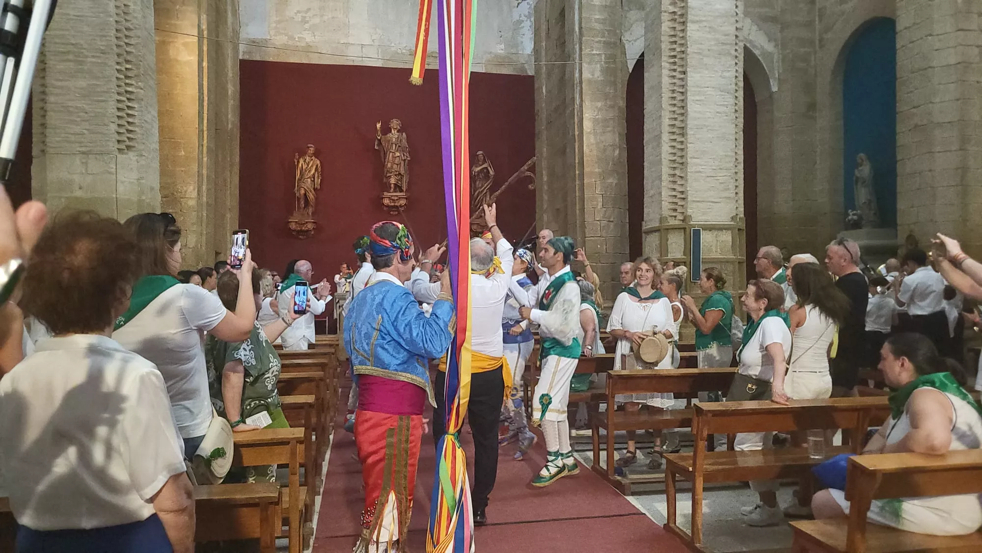 Histórica actuación de los Danzantes en el Santuario de Loreto