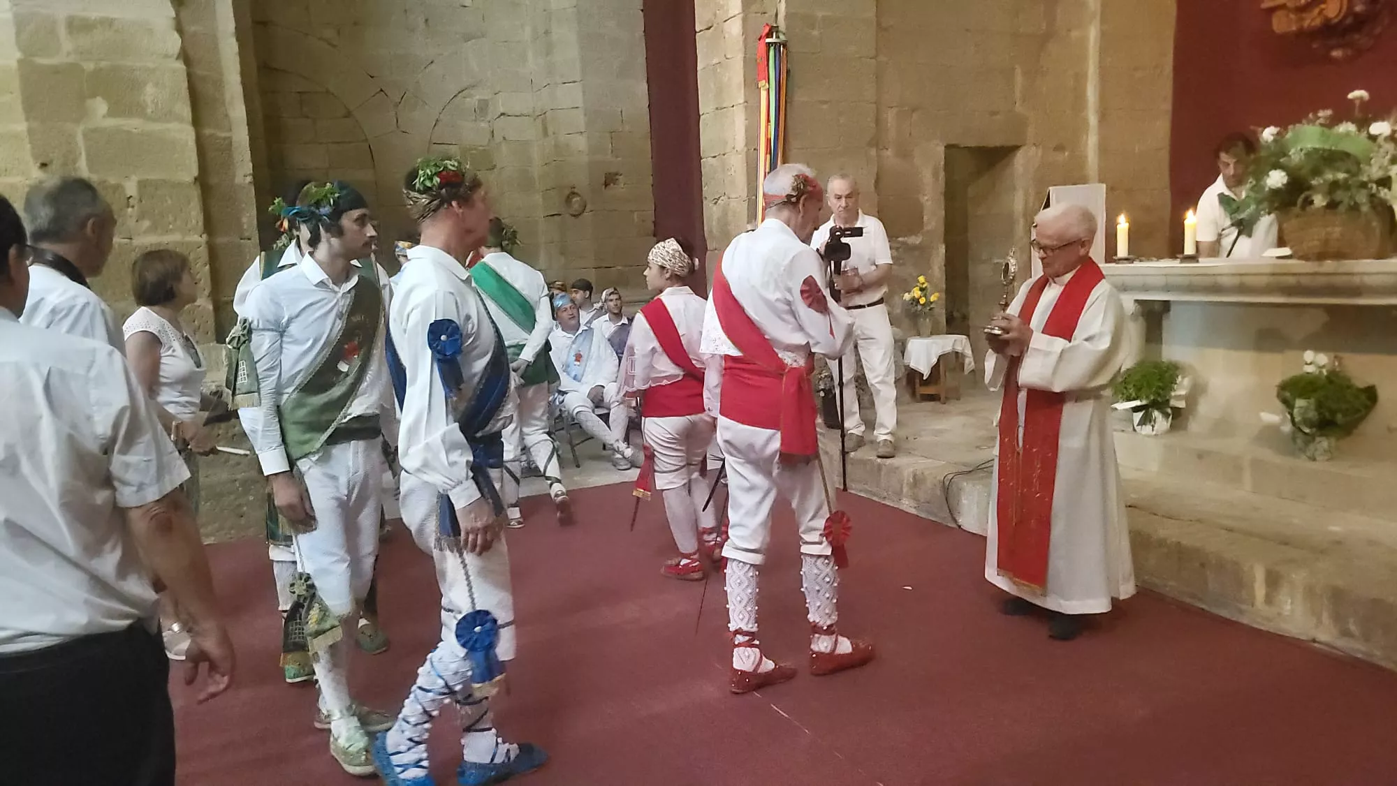 Histórica actuación de los Danzantes en el Santuario de Loreto