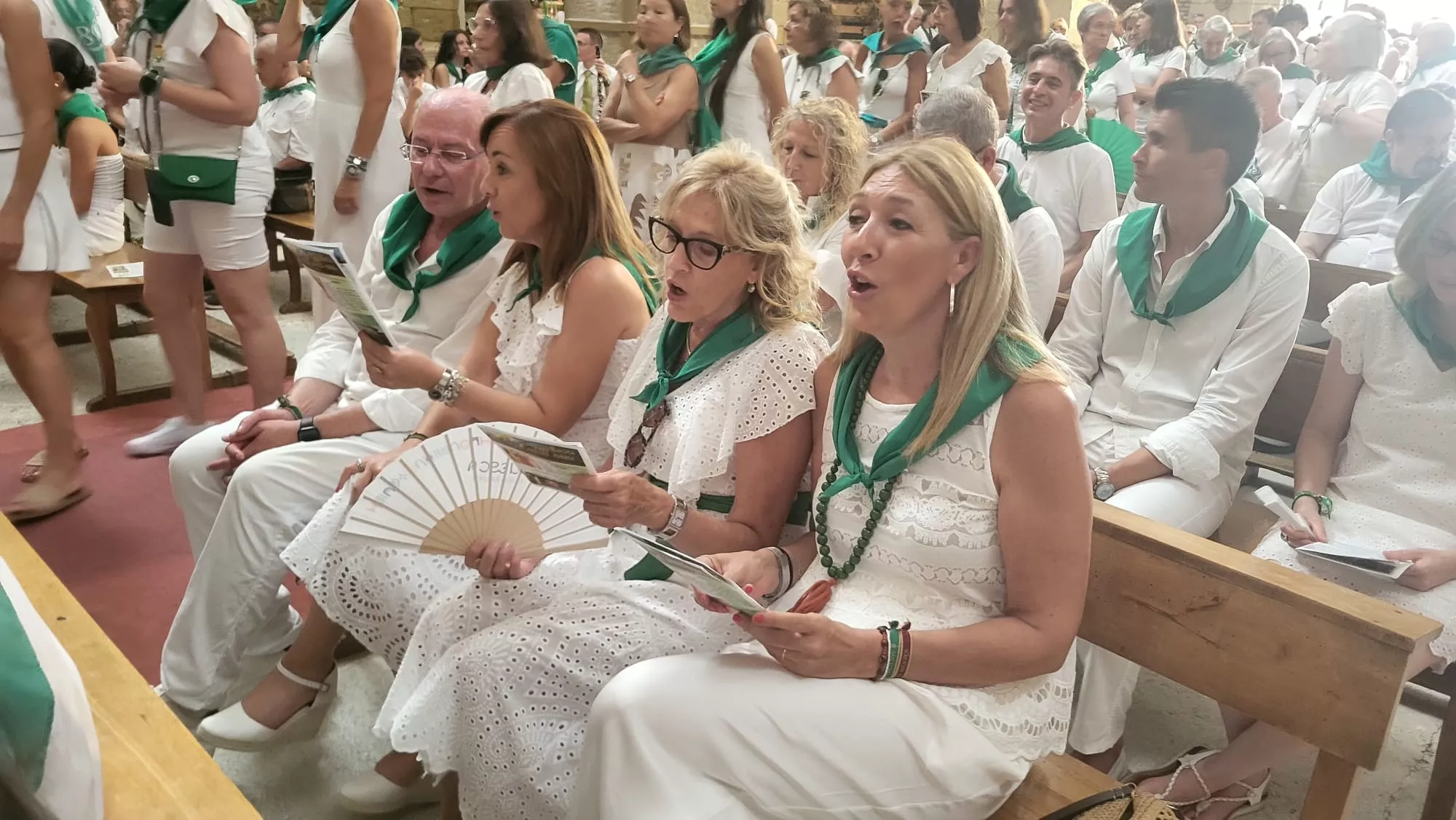 Leopoldo Carranza, Gemma Allué, Silvia Salazar y Marta Escartín, valerosos, interpretan el Himno de San Lorenzo Leopoldo Carranza, Gemma Allué, Silvia Salazar y Marta Escartín, valerosos, interpretan el Himno de San Lorenzo