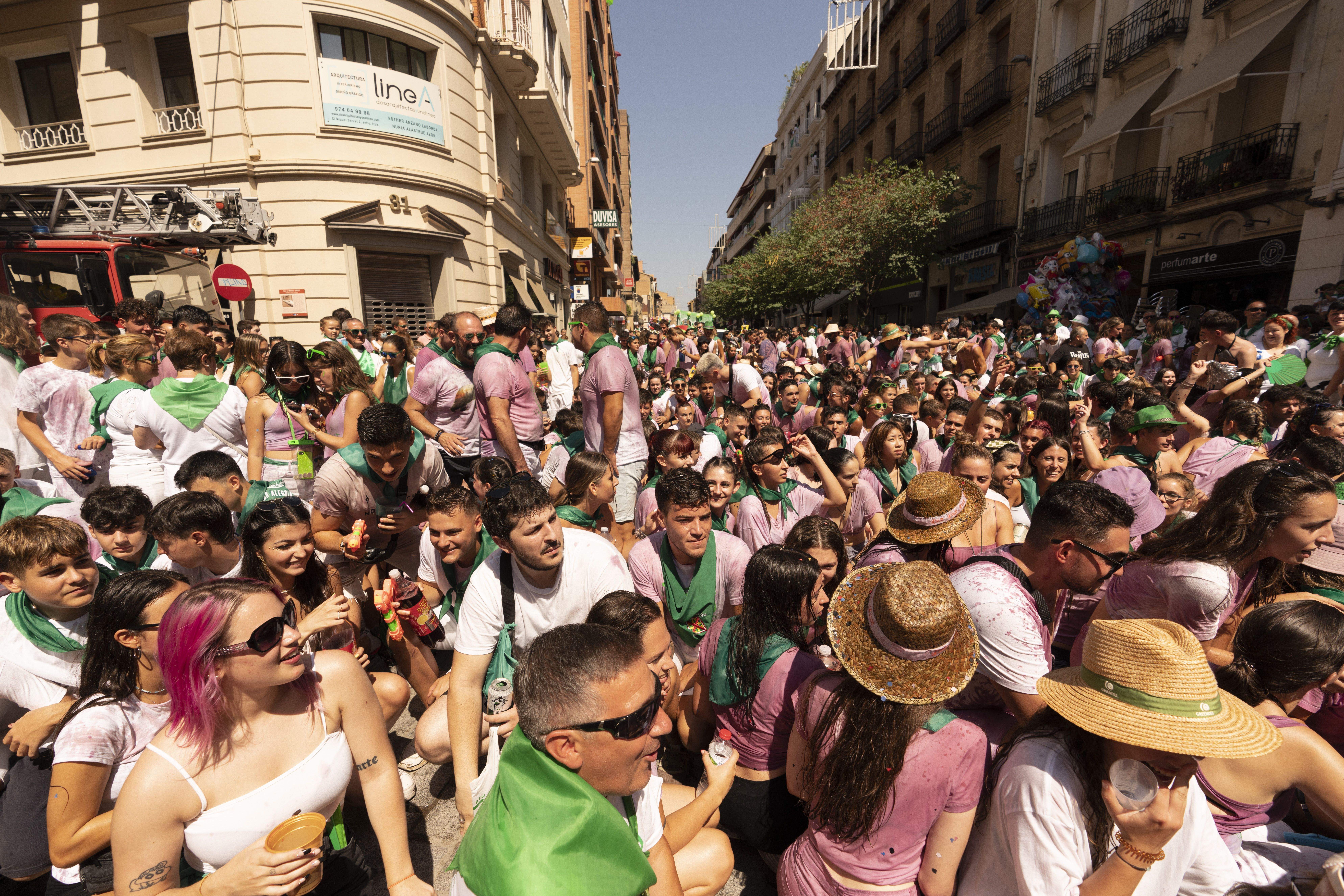   La cabalgata a su paso por el Coso Alto. Foto José Antonio Terrón  