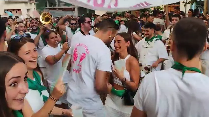 Petición de mano por sopresa.