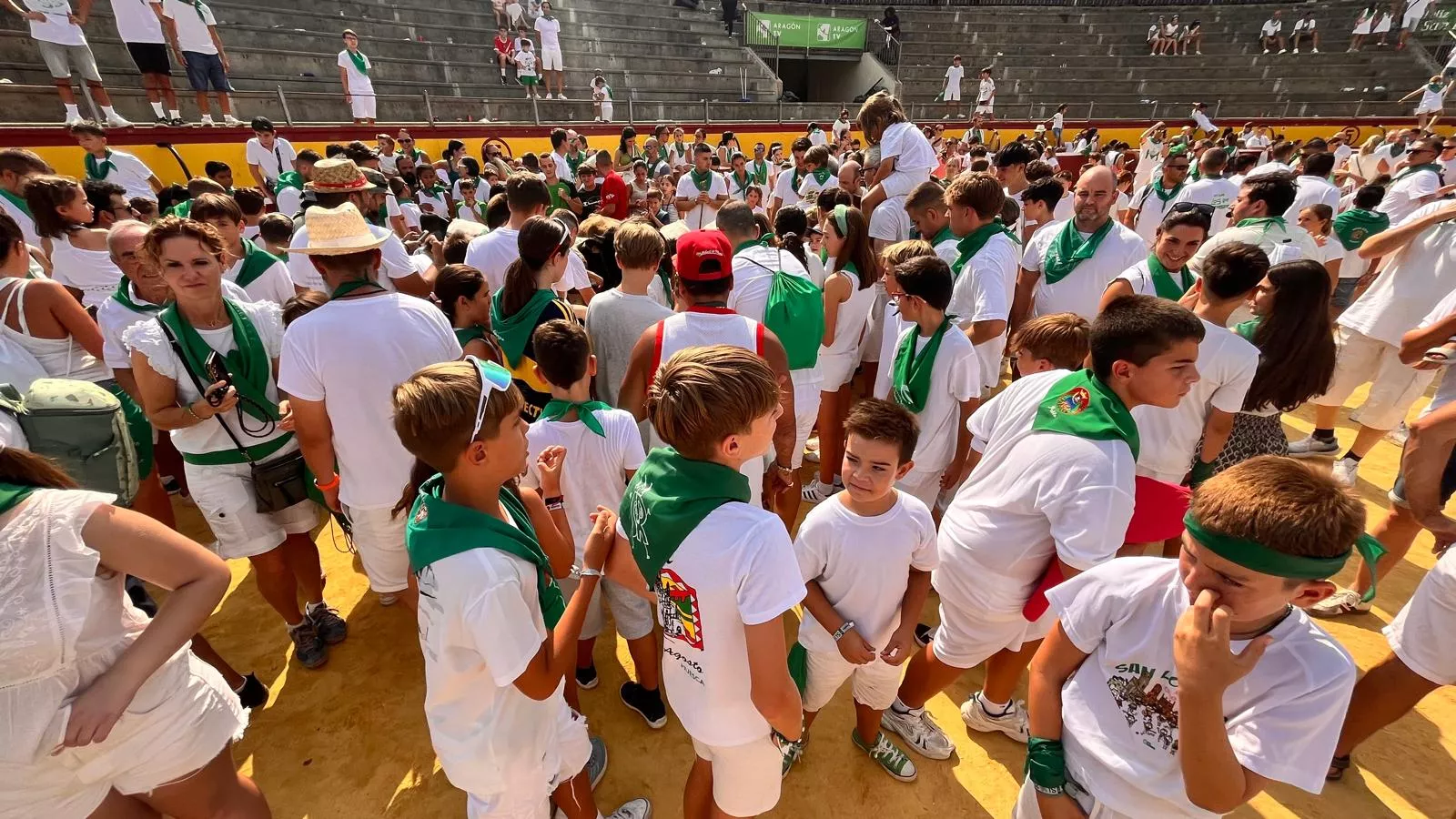 Encierro infantil con minibueyes en las fiestas de San Lorenzo. Foto Mercedes Manterola