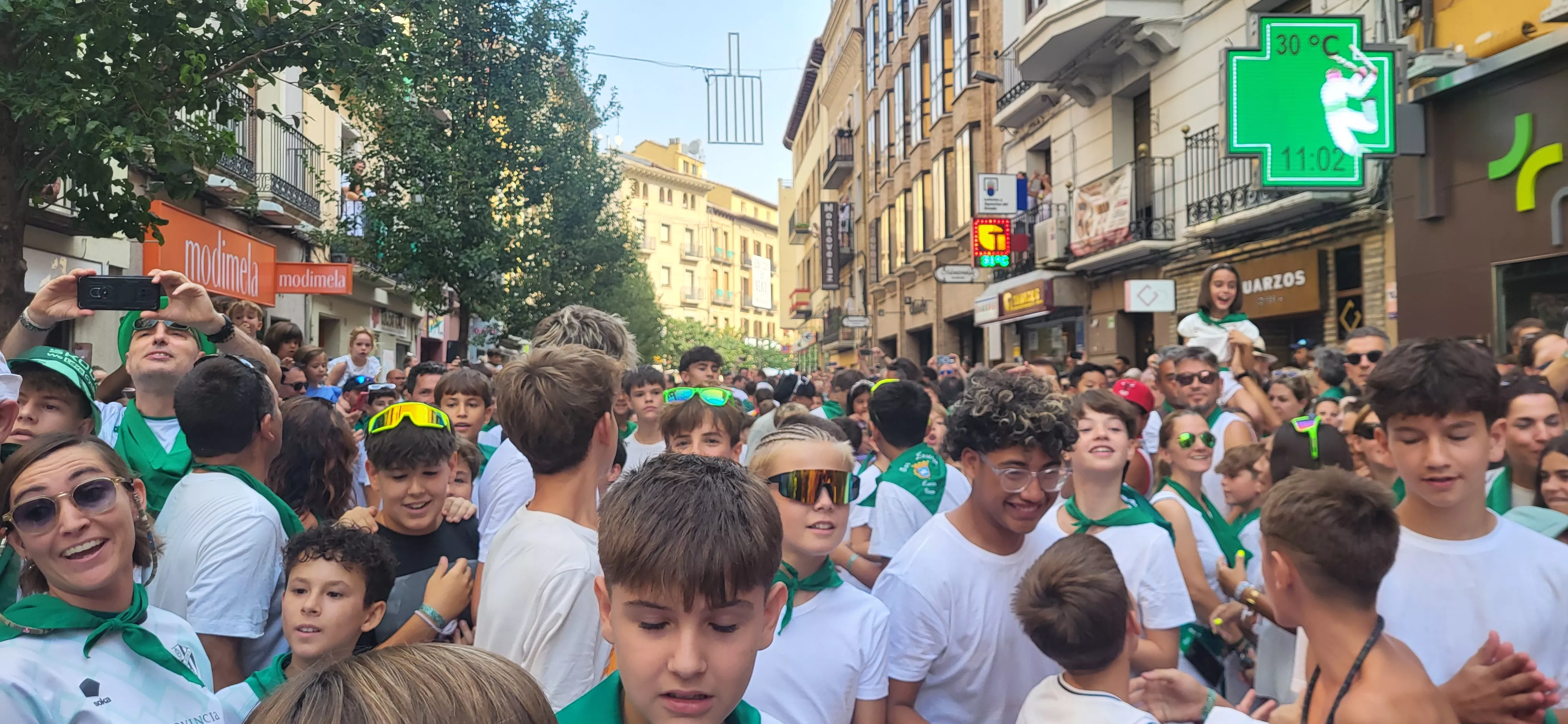 Encierro infantil con minibueyes en las fiestas de San Lorenzo. Foto Mercedes Manterola