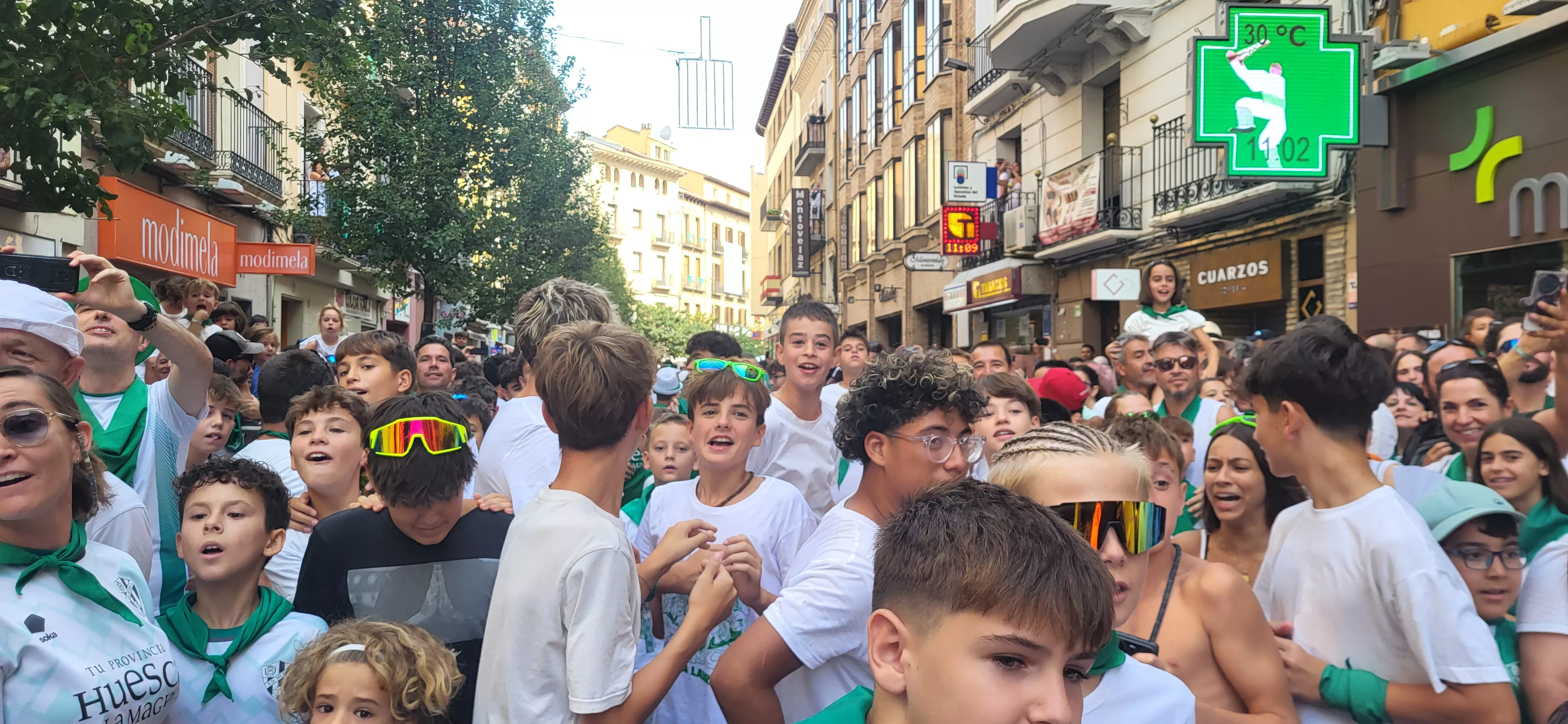 Encierro infantil con minibueyes en las fiestas de San Lorenzo. Foto Mercedes Manterola