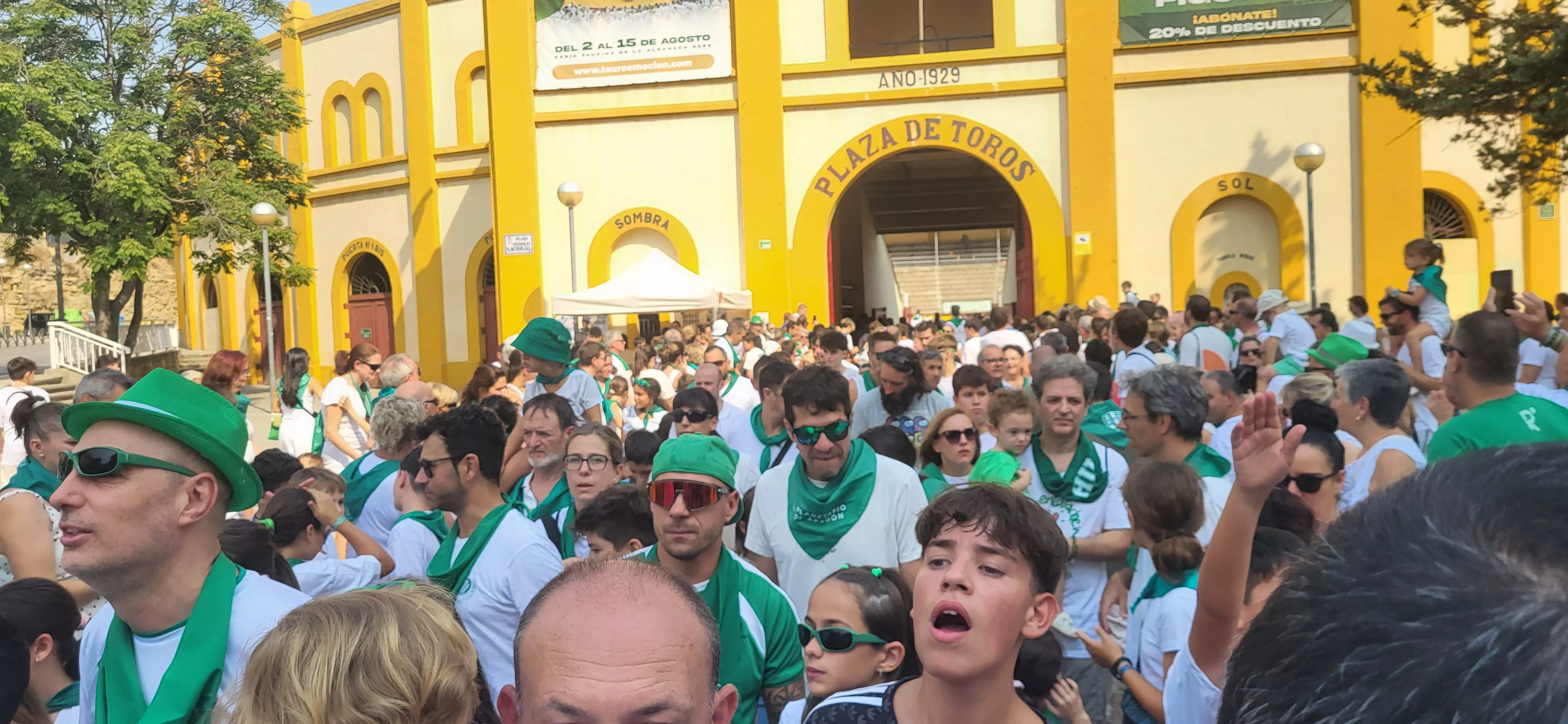 Encierro infantil con minibueyes en las fiestas de San Lorenzo. Foto Mercedes Manterola