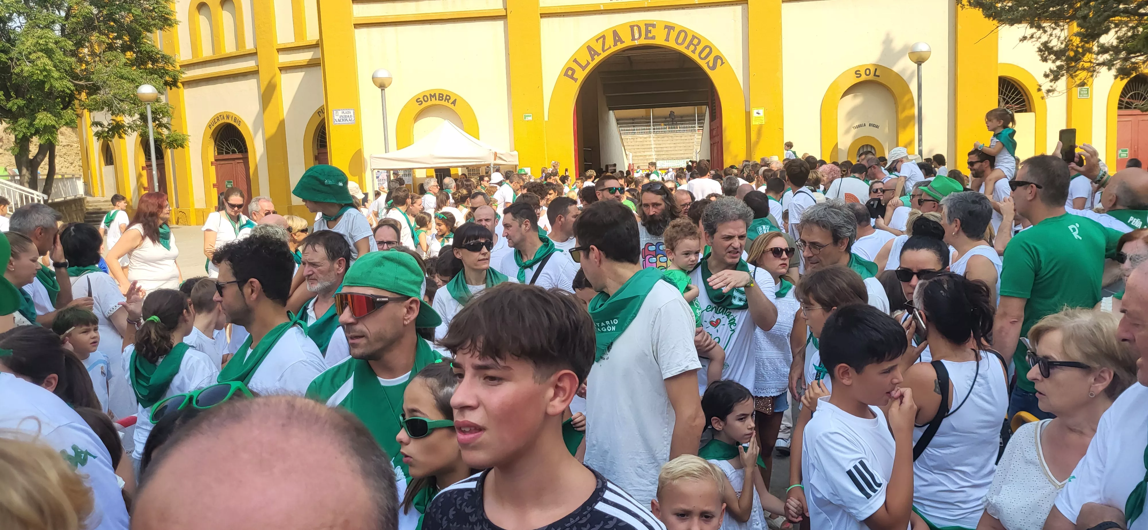Encierro infantil con minibueyes en las fiestas de San Lorenzo. Foto Mercedes Manterola