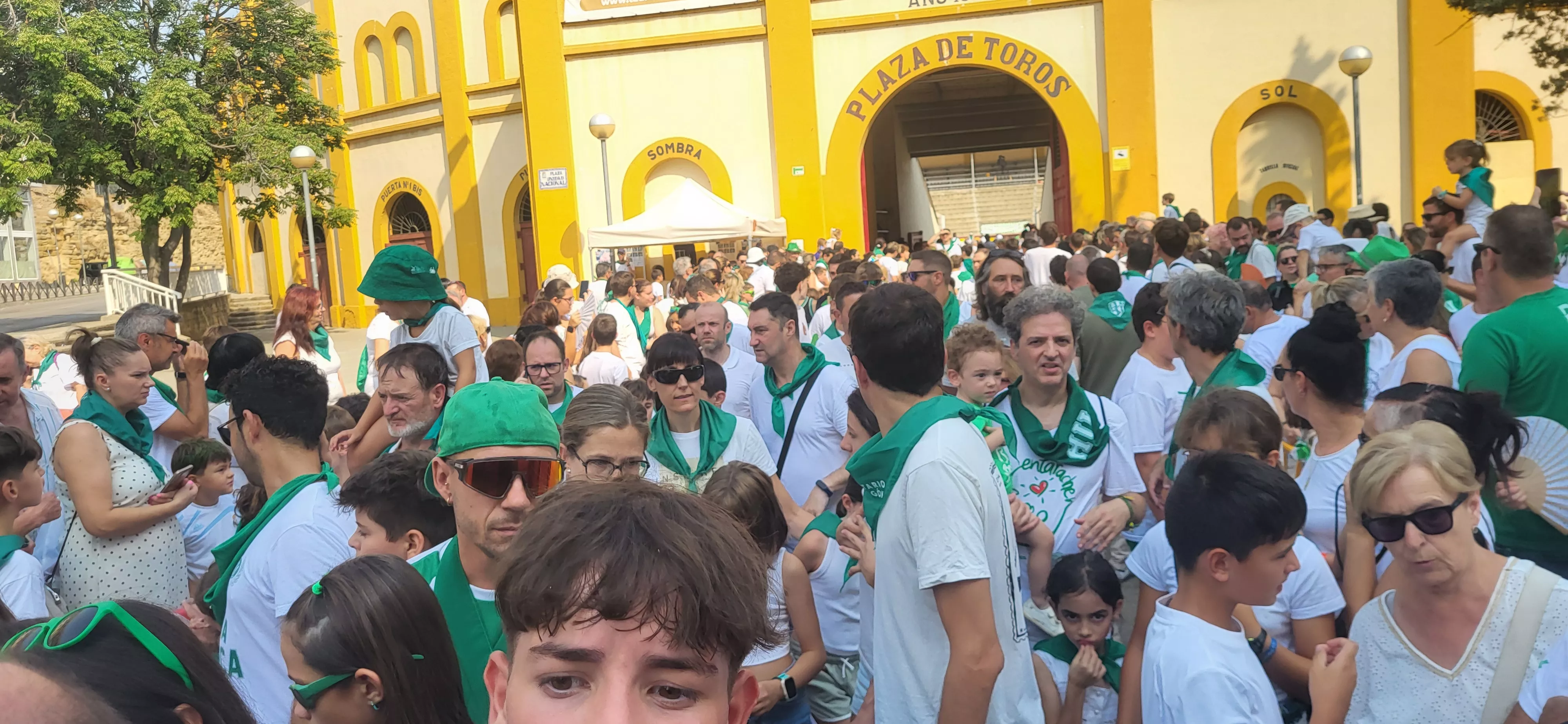 Encierro infantil con minibueyes en las fiestas de San Lorenzo. Foto Mercedes Manterola