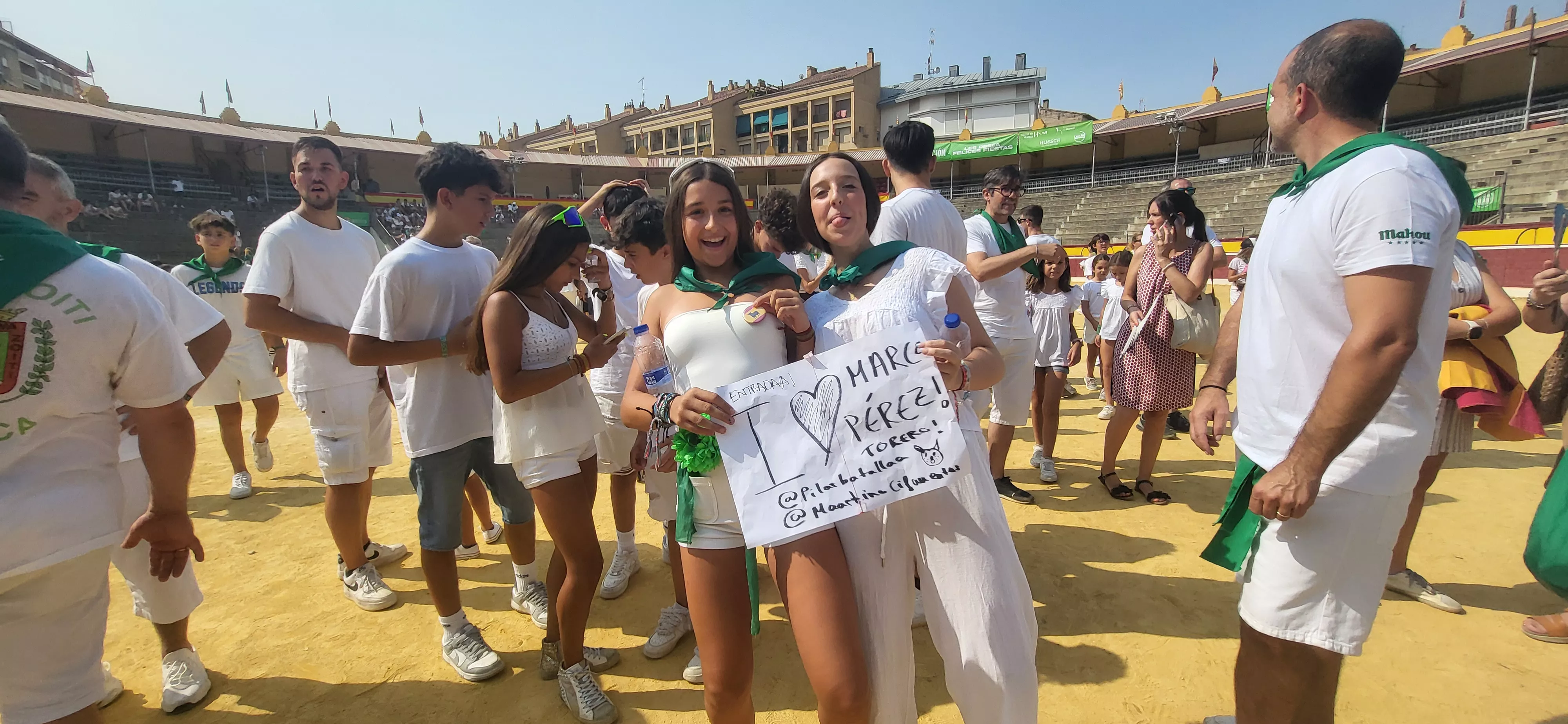 Encierro infantil con minibueyes en las fiestas de San Lorenzo. Foto Mercedes Manterola