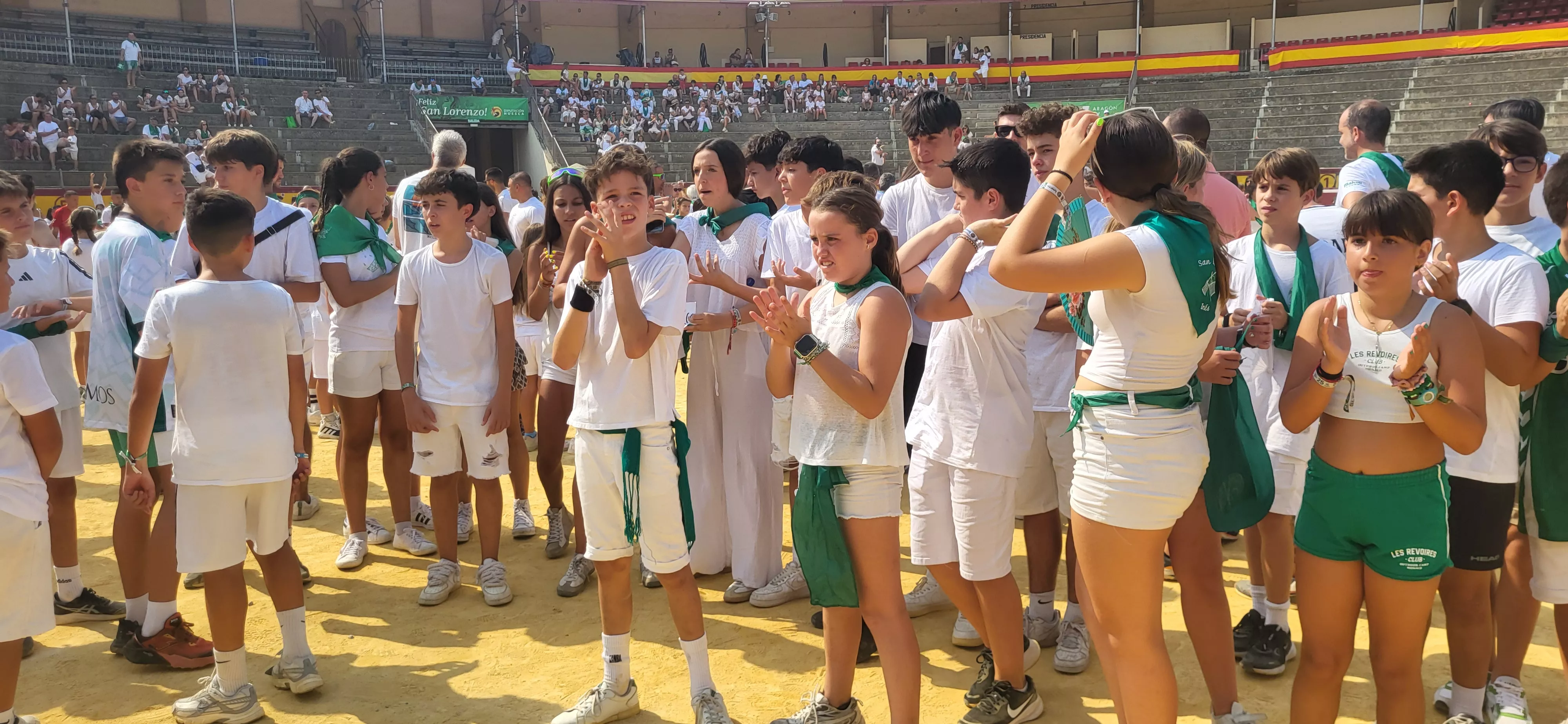 Encierro infantil con minibueyes en las fiestas de San Lorenzo. Foto Mercedes Manterola