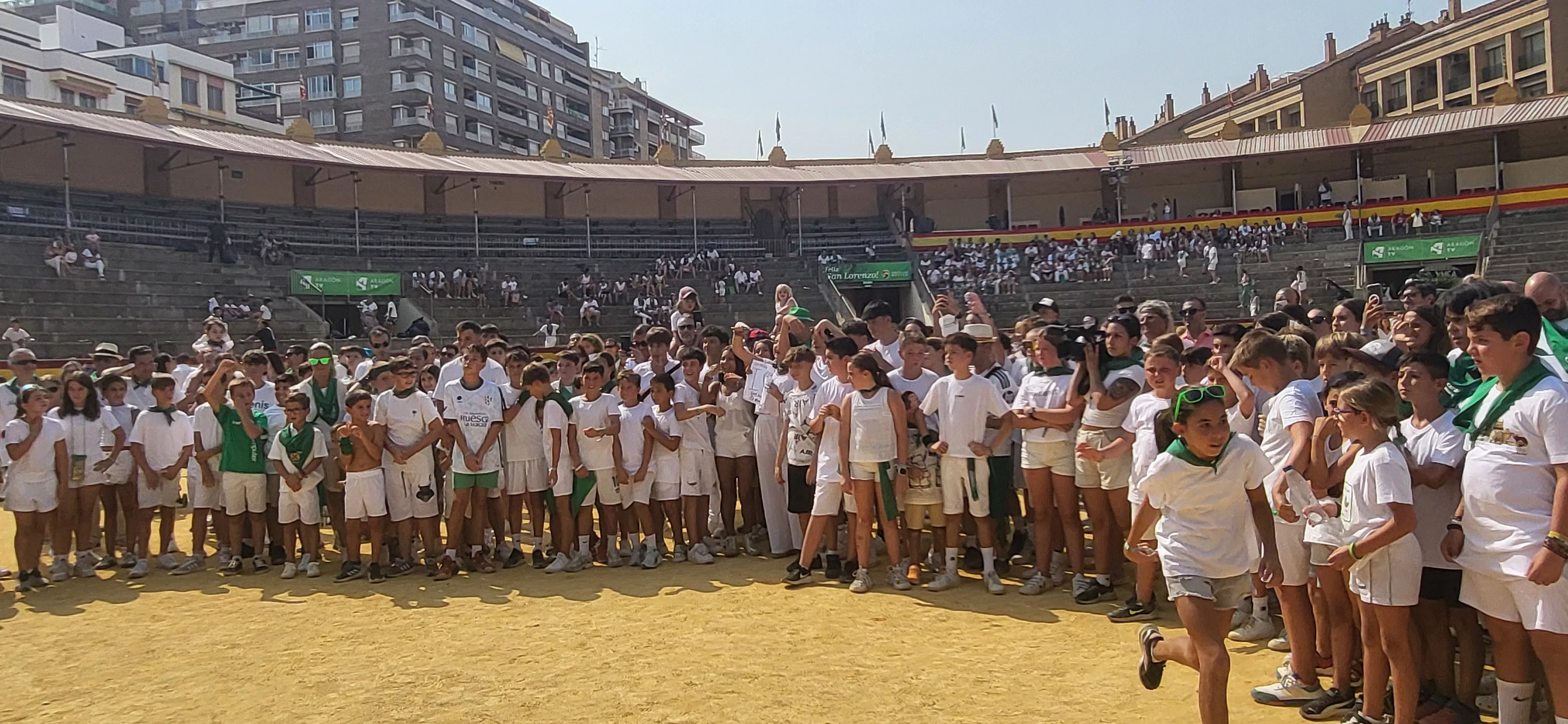 Encierro infantil con minibueyes en las fiestas de San Lorenzo. Foto Mercedes Manterola