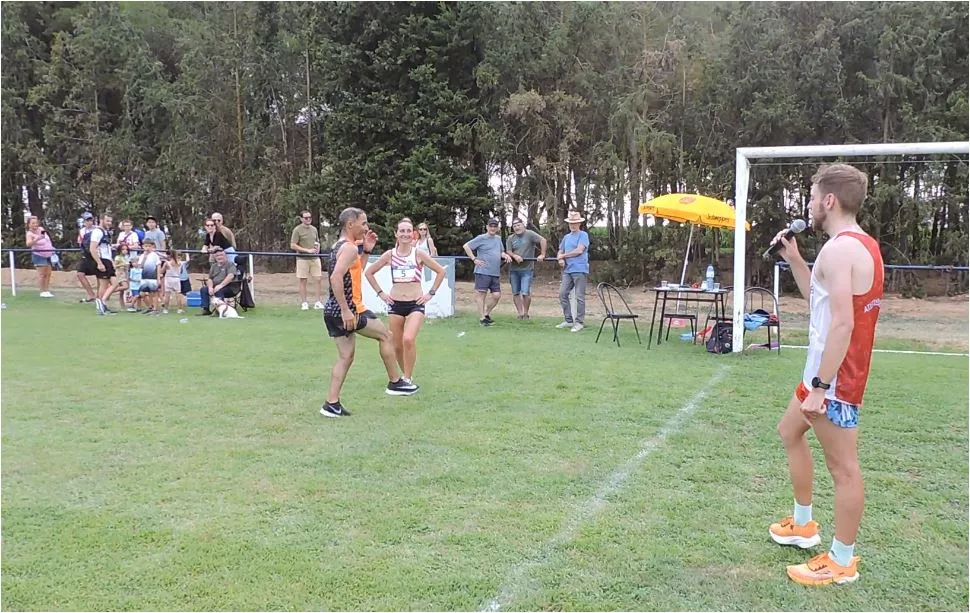 Jorge Pérez Picón canta la jota que bailan Abdeslam y Eva Morraja