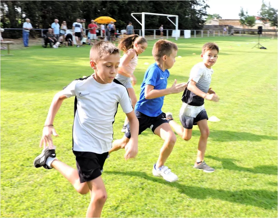 Carrera de niños de 8 y 9 años