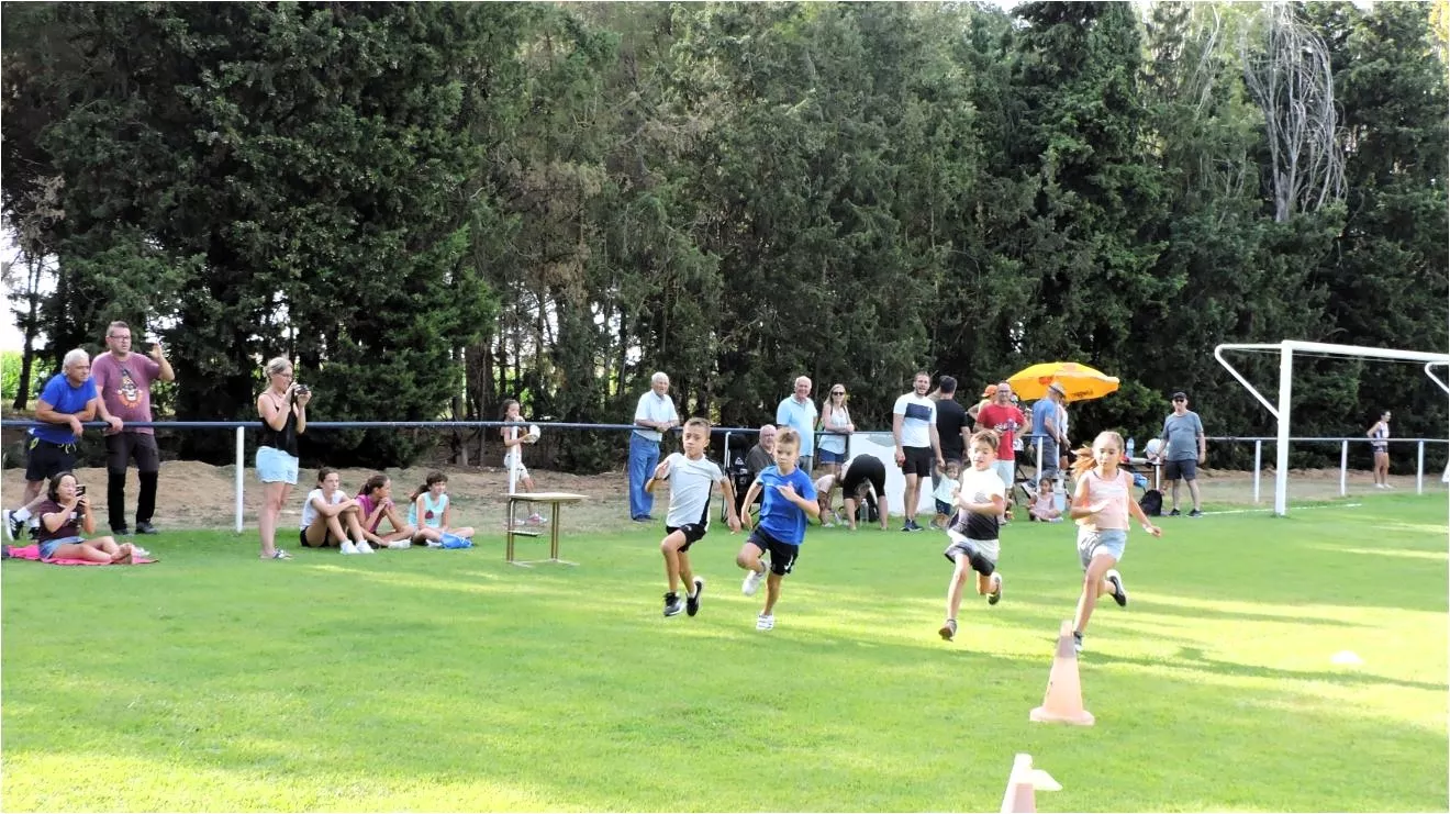 Carrera de niños de 8 y 9 años