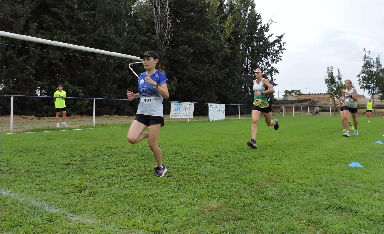 Laura Malo y  Marta Rivera disputando una prima