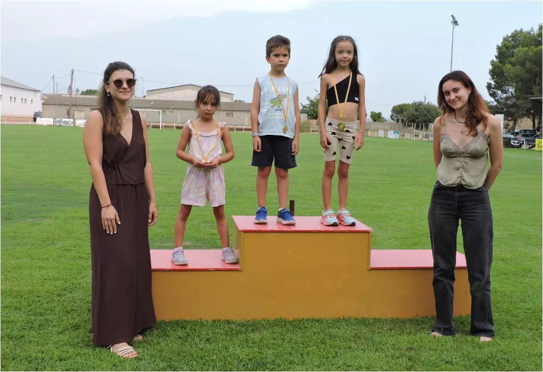 Niñas y niño de 6 y 7 años