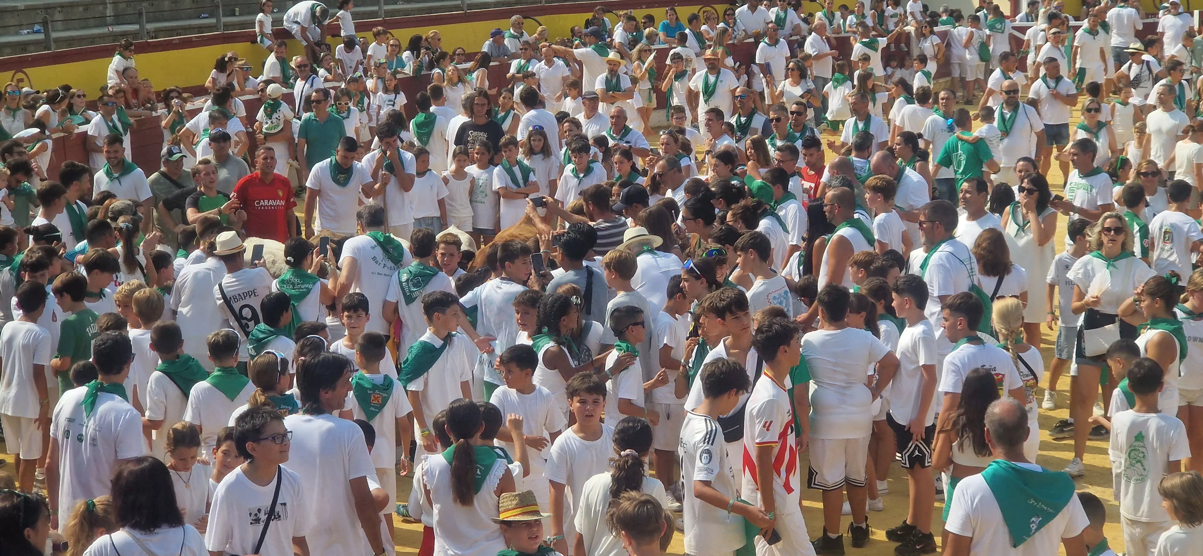 Encierro infantil con minibueyes en las fiestas de San Lorenzo. Foto Myriam Martínez