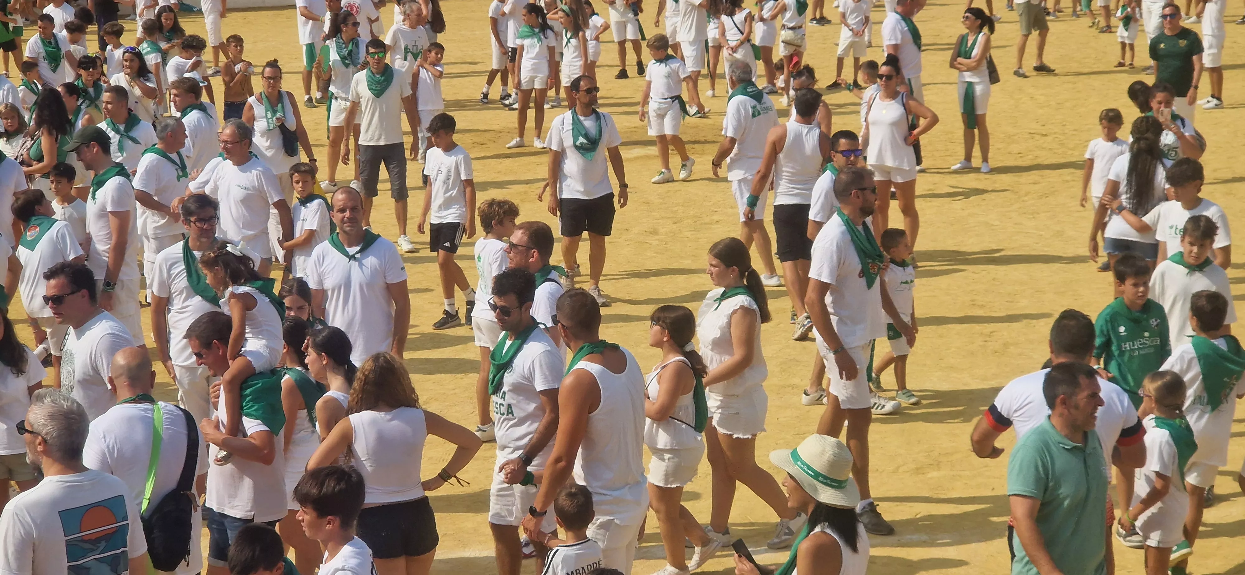 Encierro infantil con minibueyes en las fiestas de San Lorenzo. Foto Myriam Martínez