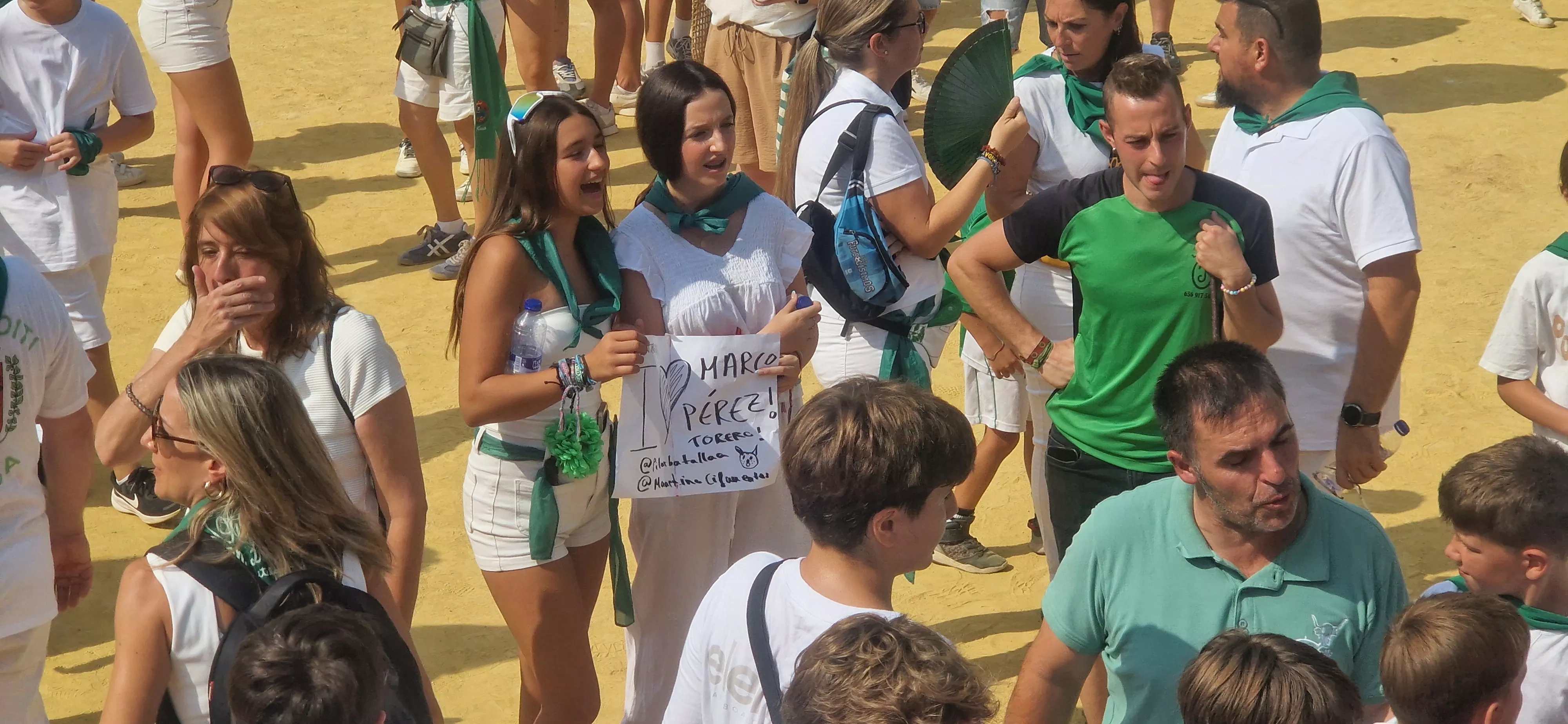 Encierro infantil con minibueyes en las fiestas de San Lorenzo. Foto Myriam Martínez