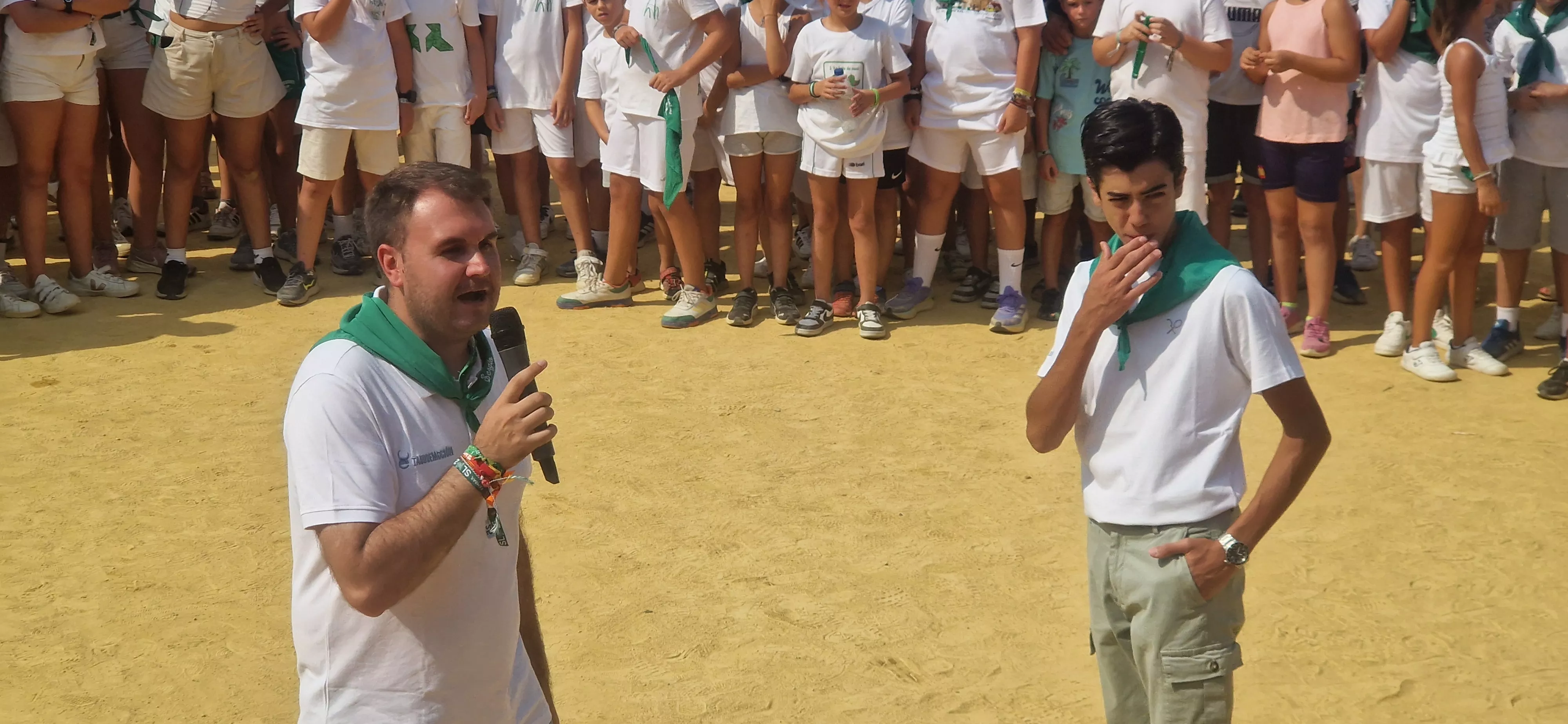 Encierro infantil con minibueyes en las fiestas de San Lorenzo. Foto Myriam Martínez