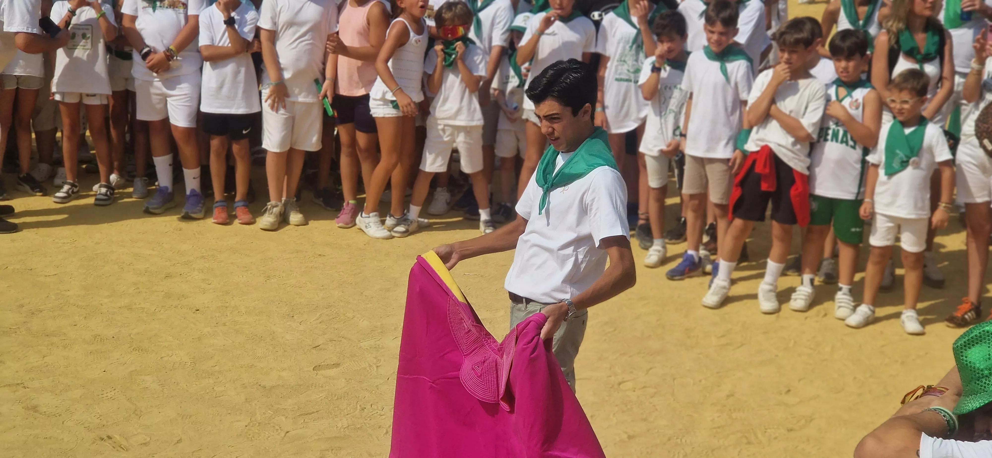 Encierro infantil con minibueyes en las fiestas de San Lorenzo. Foto Myriam Martínez