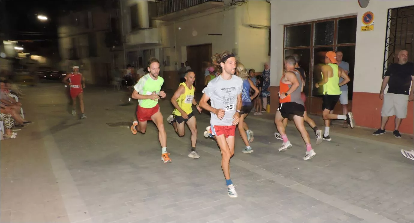 Grupo de cabeza en las primeras vueltas