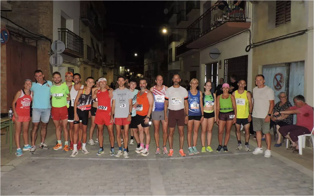 El alcalde  y el concejal de deportes junto con los participantes del la XLV edición