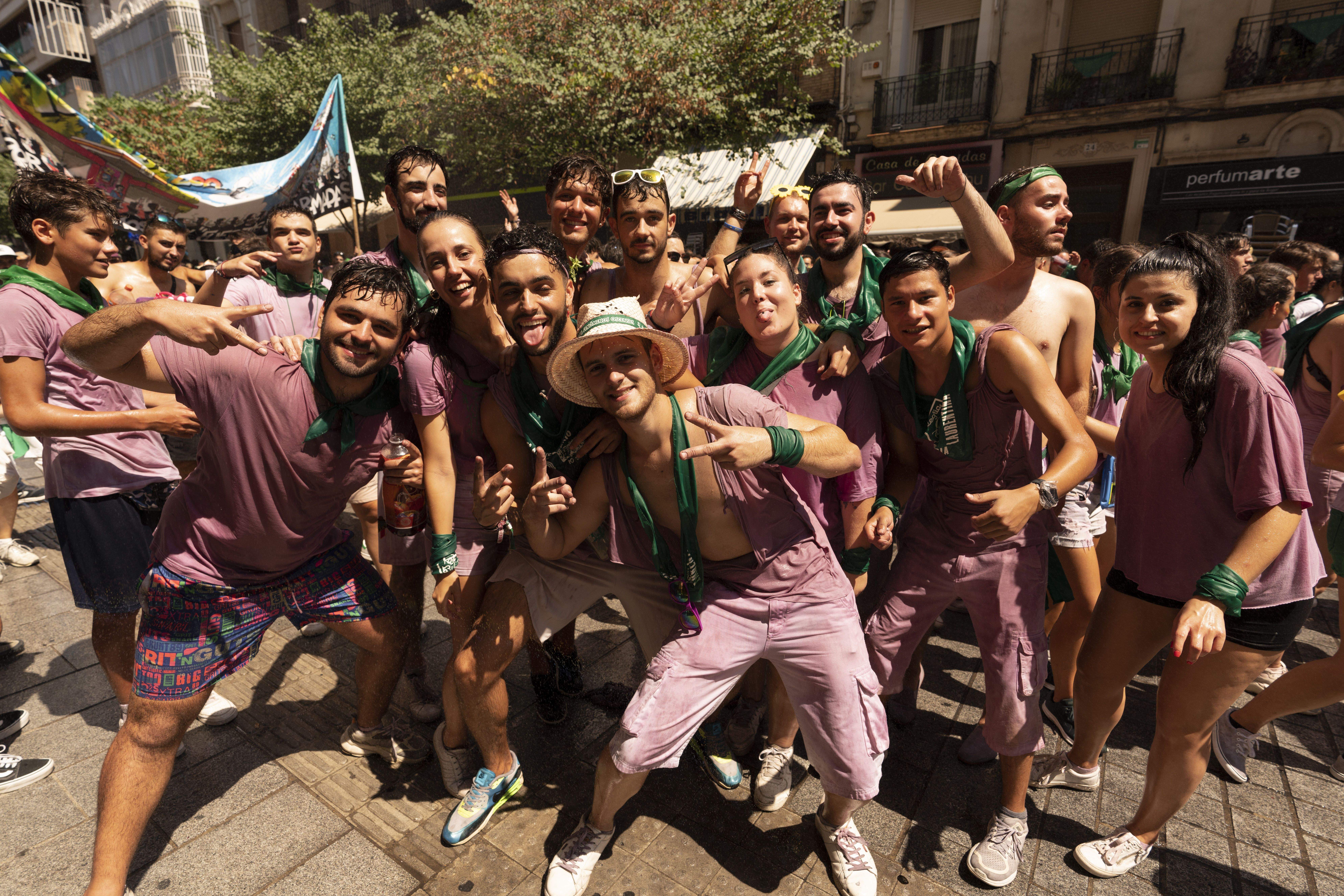   La cabalgata a su paso por el Coso Alto. Foto José Antonio Terrón