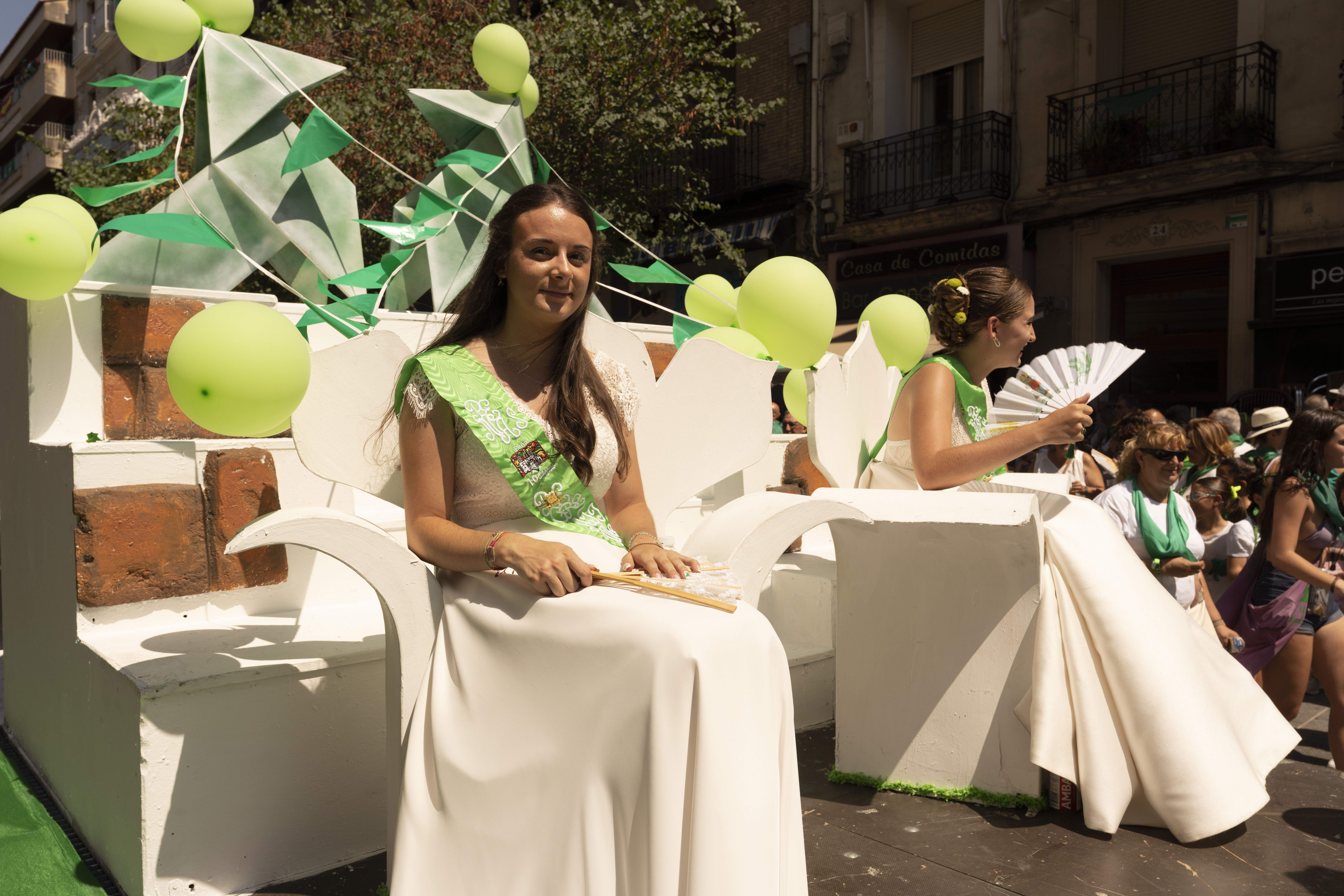   La cabalgata a su paso por el Coso Alto. Foto José Antonio Terrón
