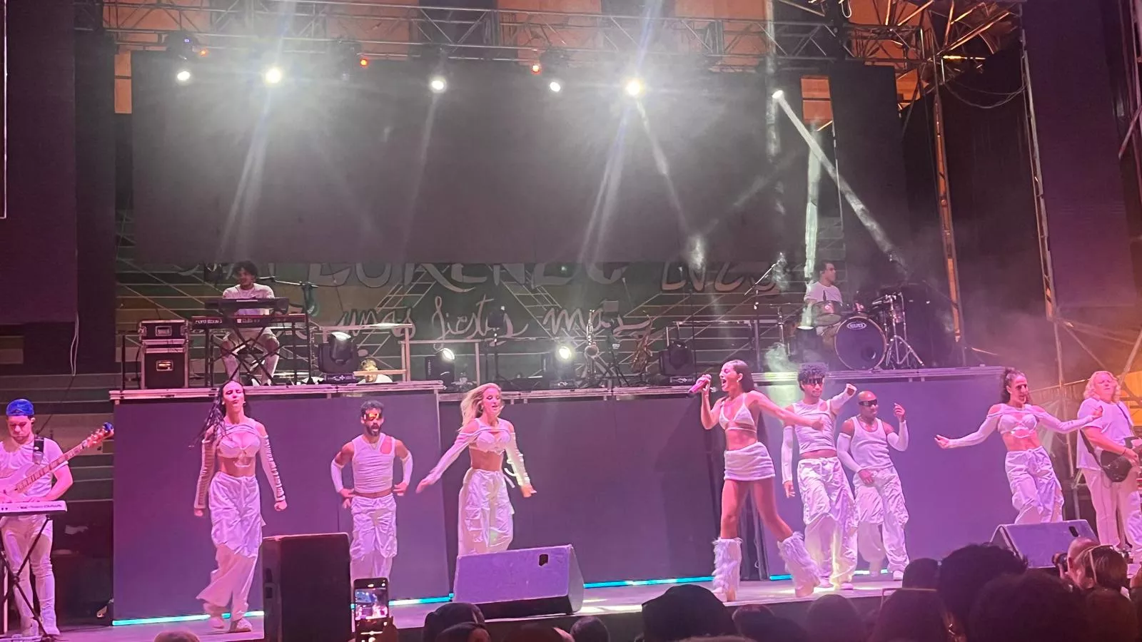 Actuación de la orquesta Nueva Alaska en las fiestas de San Lorenzo.