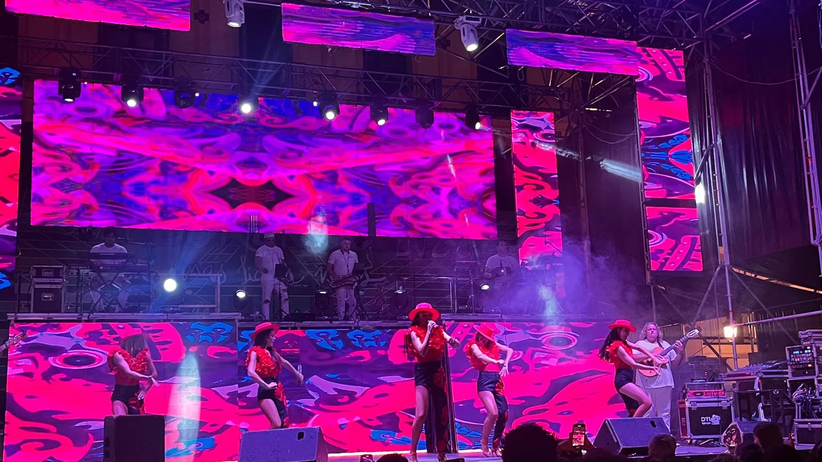 Actuación de la orquesta Nueva Alaska en las fiestas de San Lorenzo.