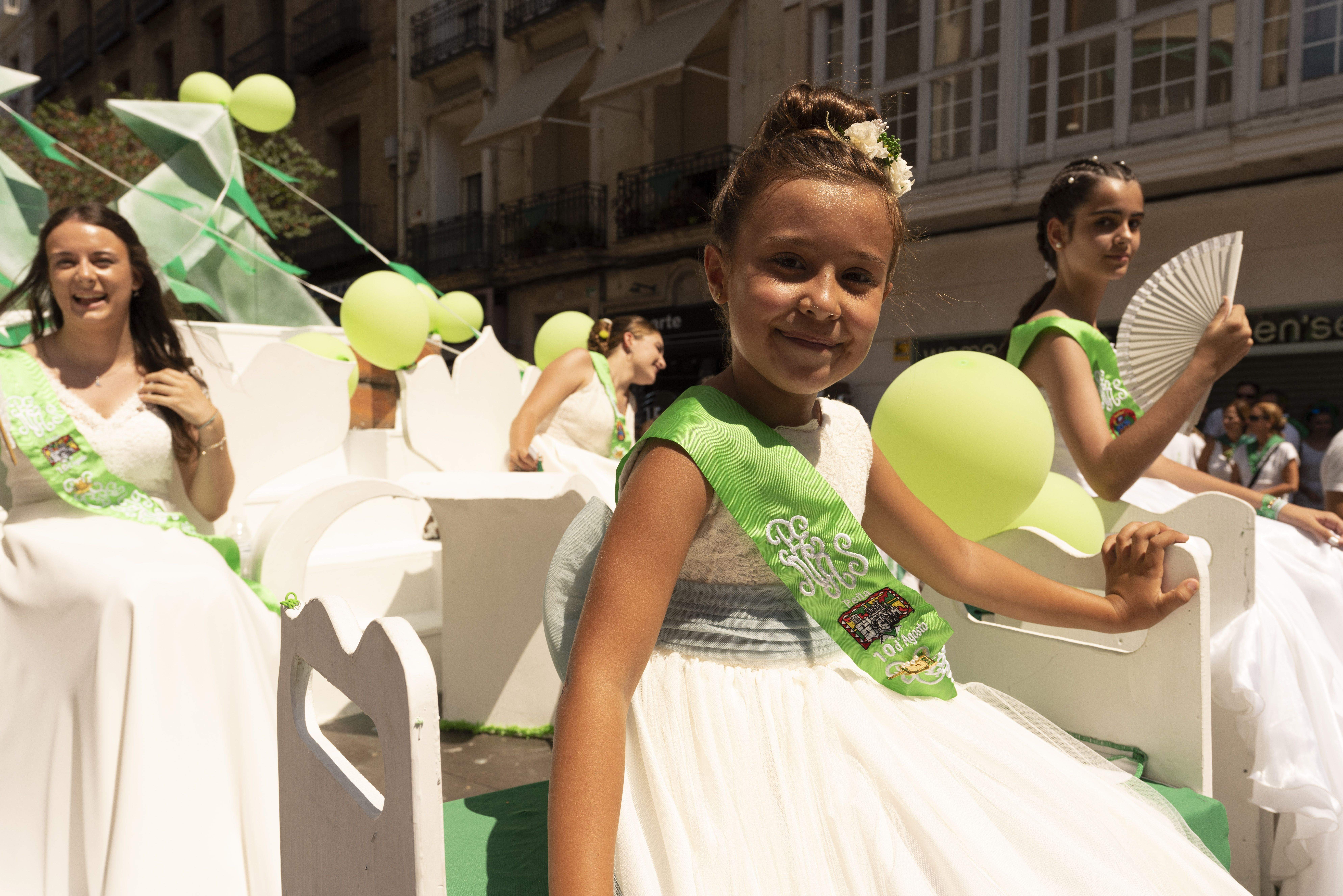   La cabalgata a su paso por el Coso Alto. Foto José Antonio Terrón