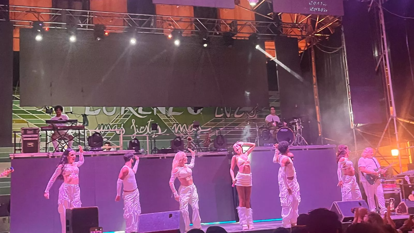 Actuación de la orquesta Nueva Alaska en las fiestas de San Lorenzo.