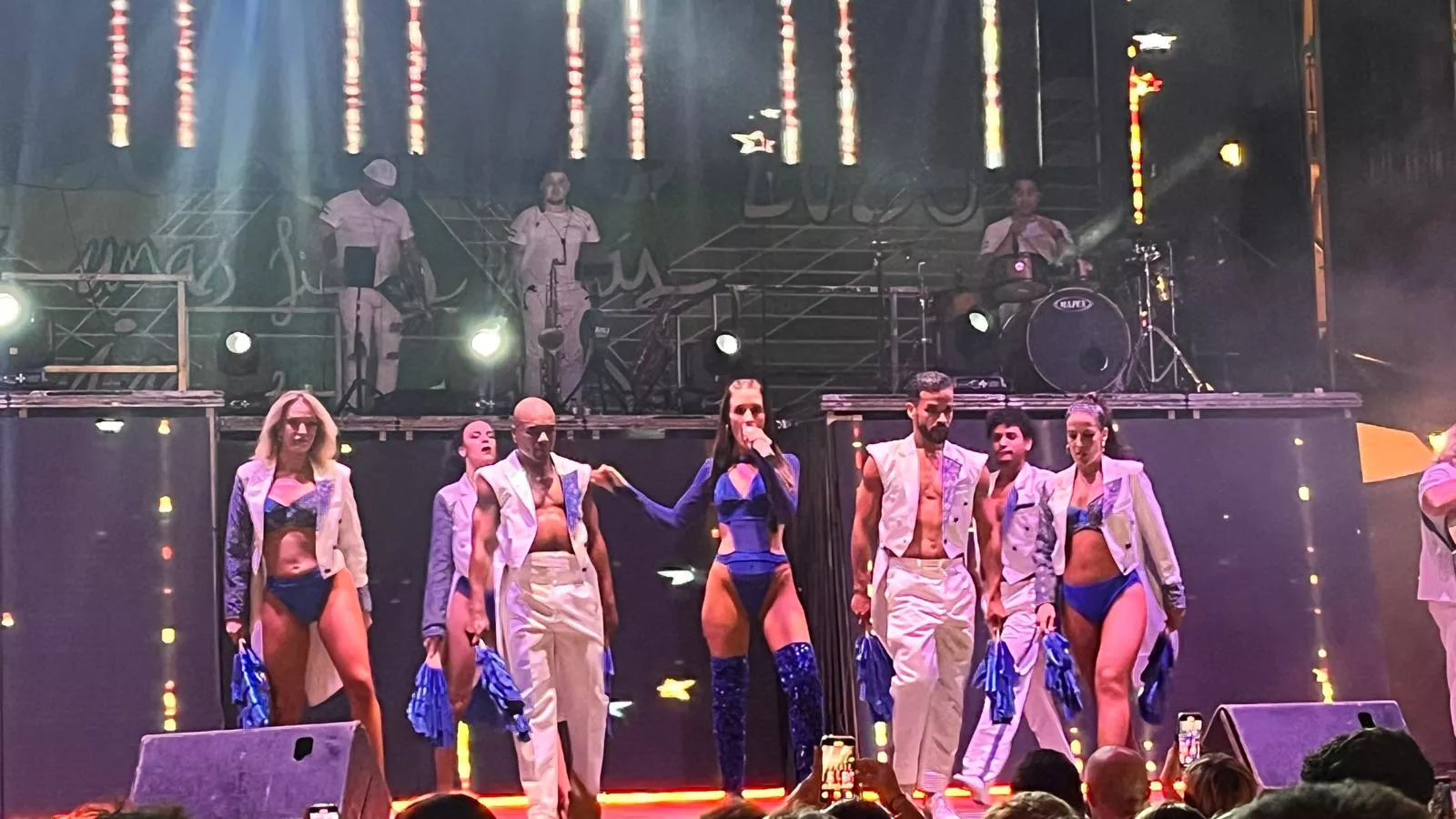 Actuación de la orquesta Nueva Alaska en las fiestas de San Lorenzo.