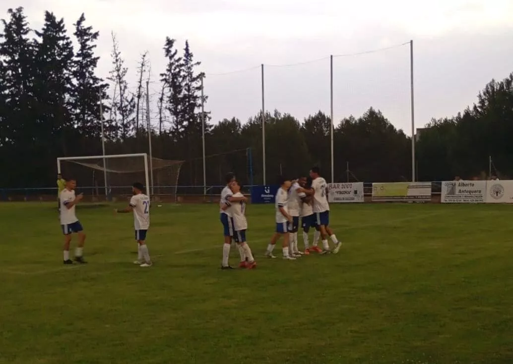 El Gurrea se impone al Peñas en un festival de goles y emociones (4-2)