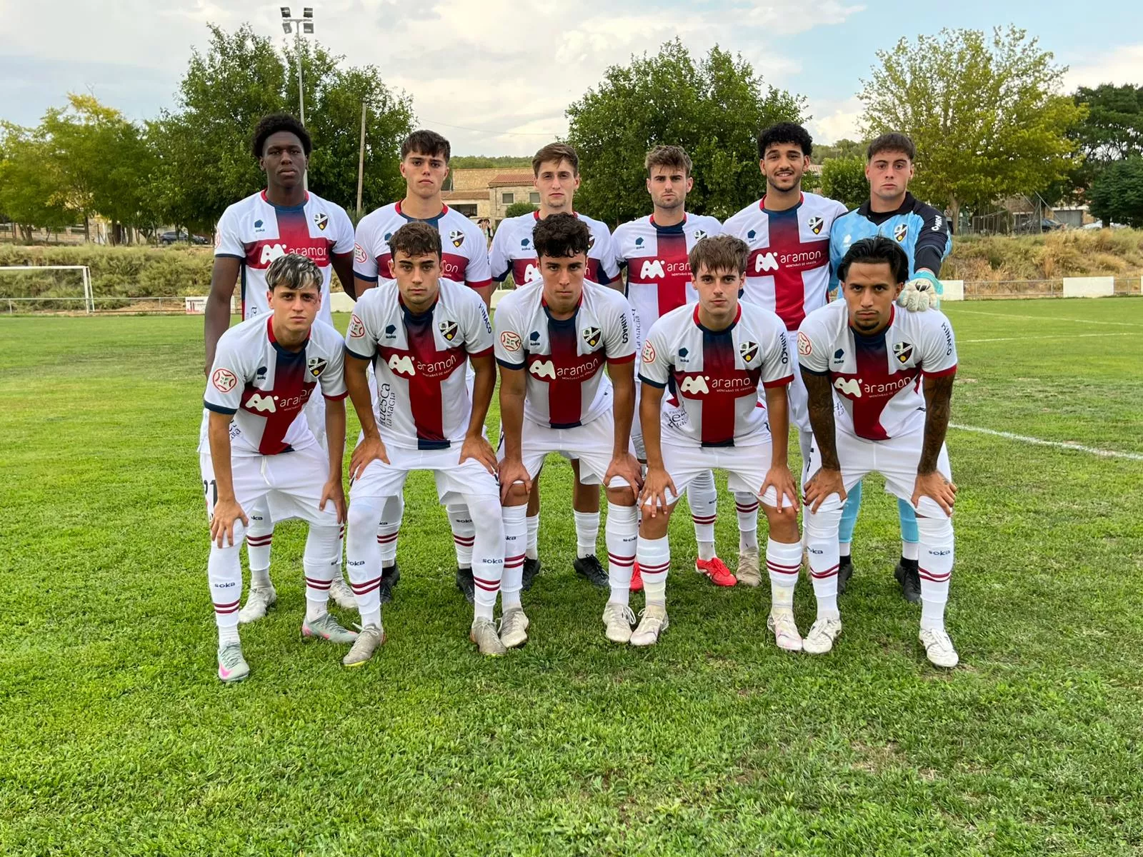 Once del Huesca B ante Lalueza.