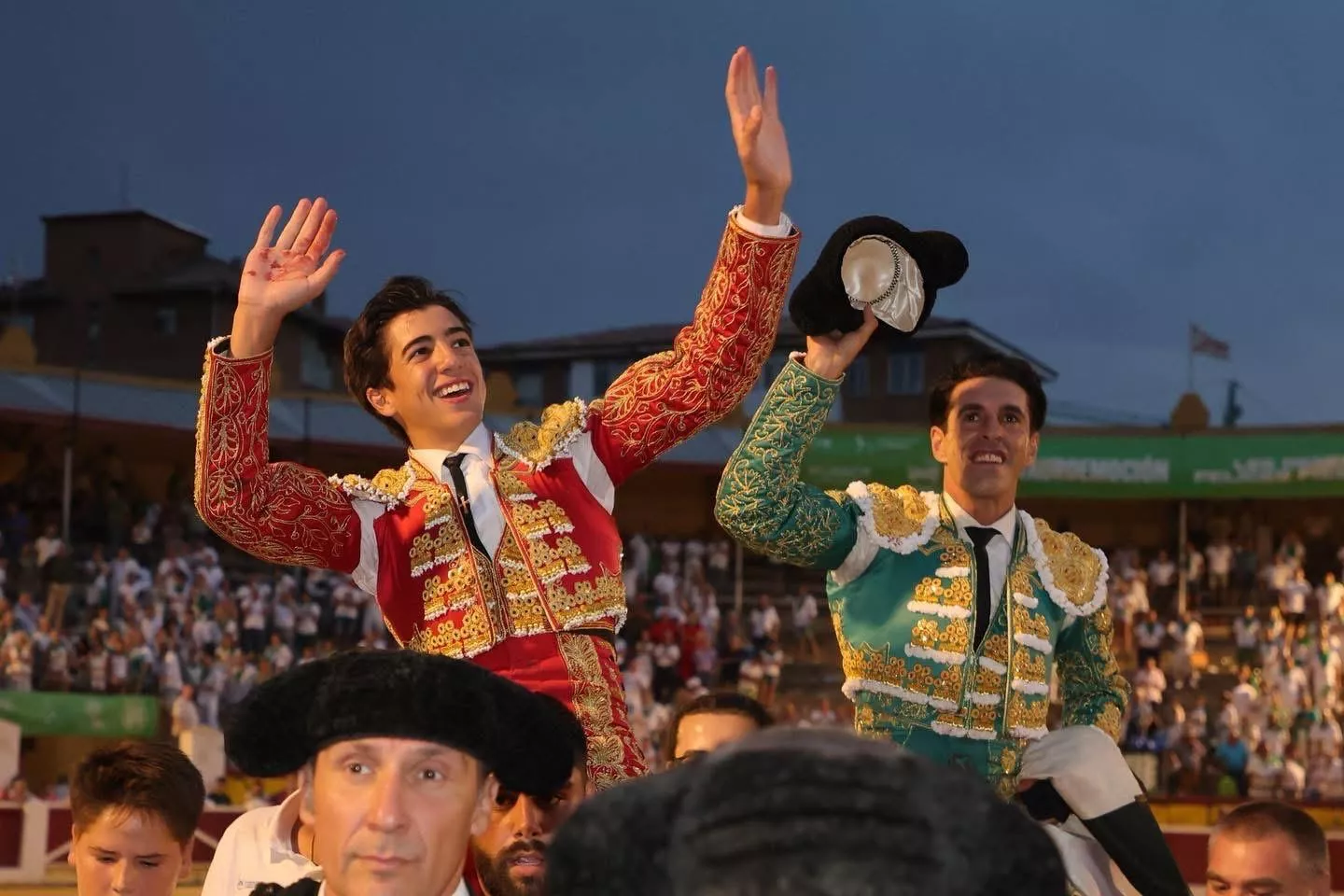 Marco Pérez y Talavante, a hombros en Huesca. Foto: Tauroemoción