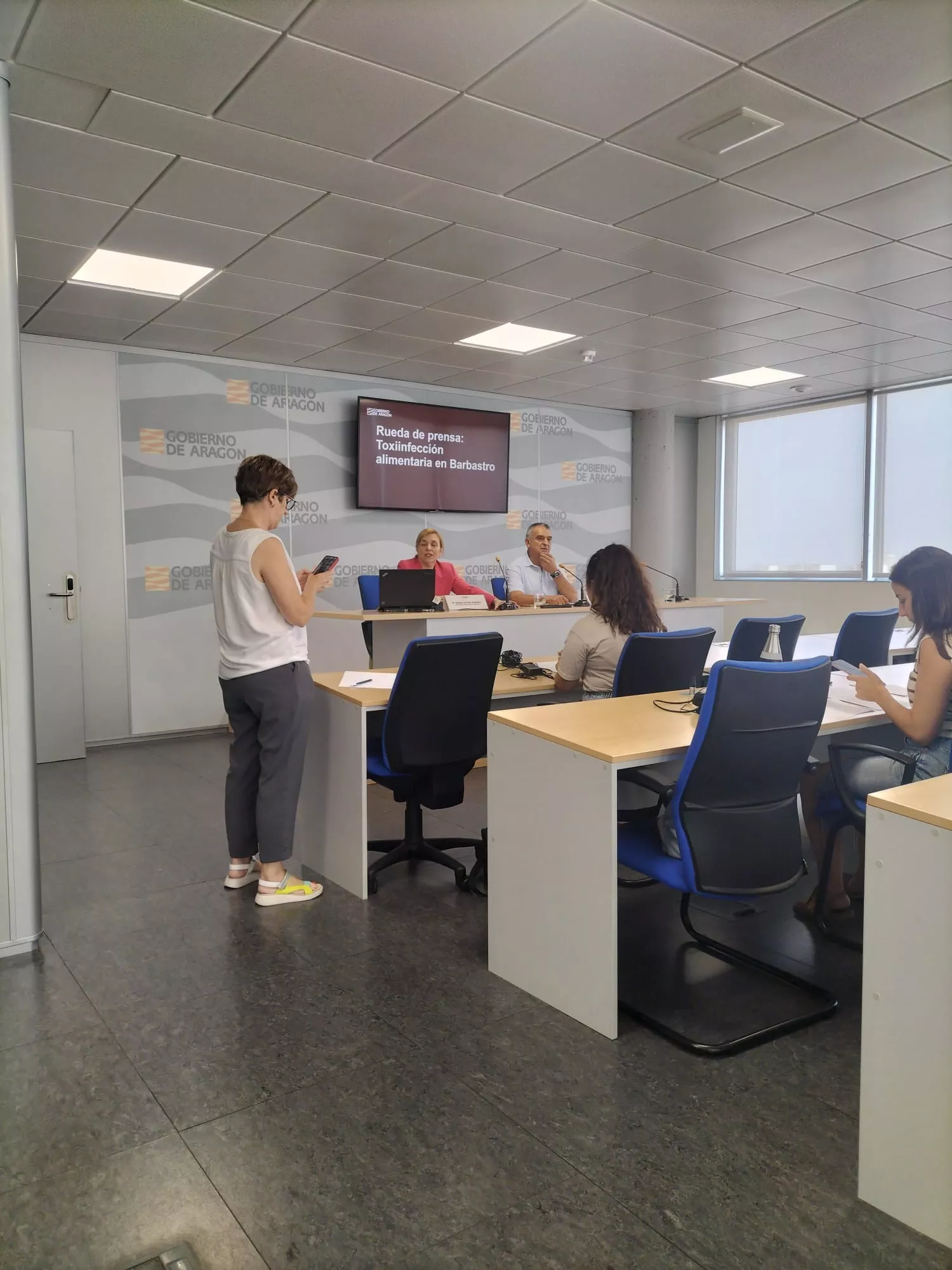 Pilar Gayán y Antonio Español en la rueda de prensa de Salud Pública