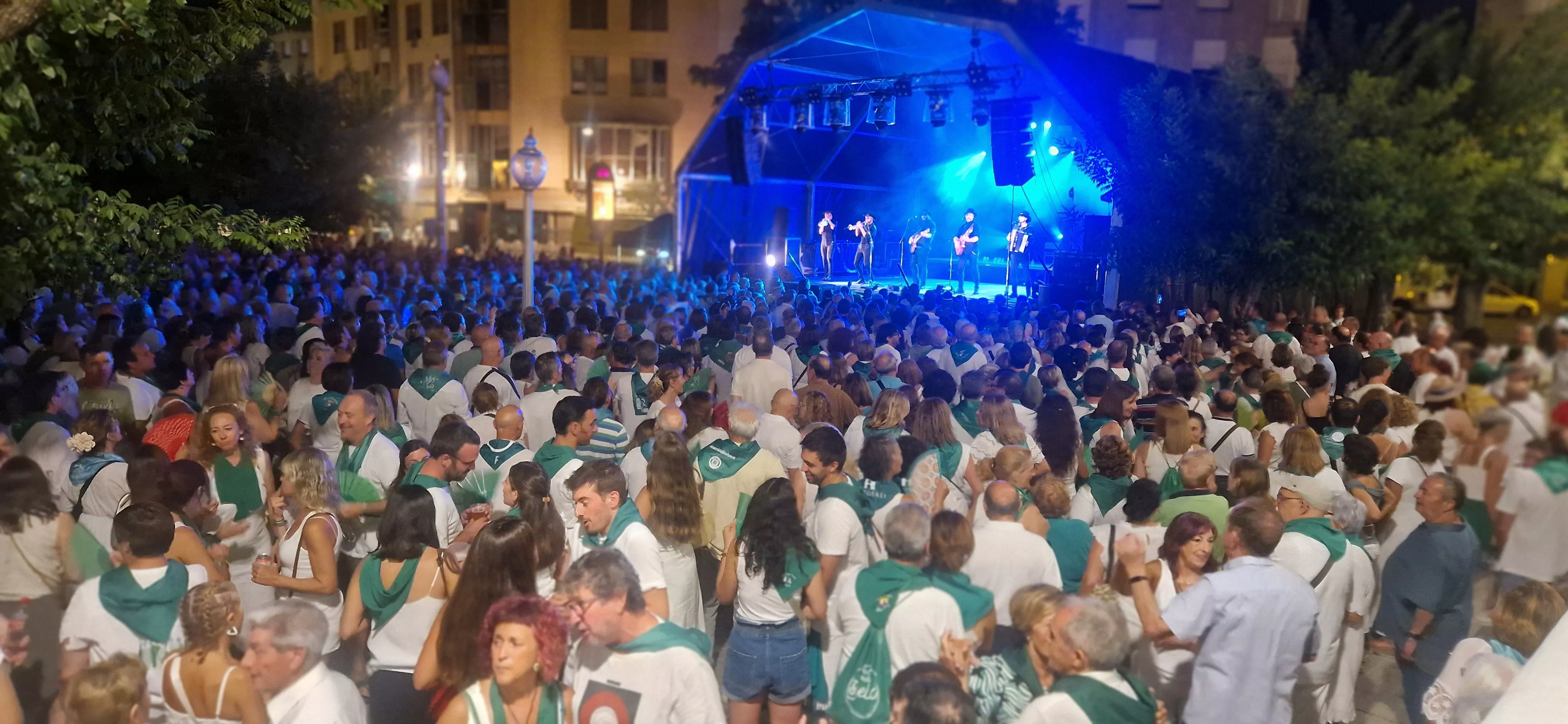 Puro Relajo en las fiestas de San Lorenzo de Huesca, una de las grandes concentraciones de personas. Foto Myriam Martínez Puro Relajo en las fiestas de San Lorenzo de Huesca, una de las grandes concentraciones de personas. Foto Myriam Martínez