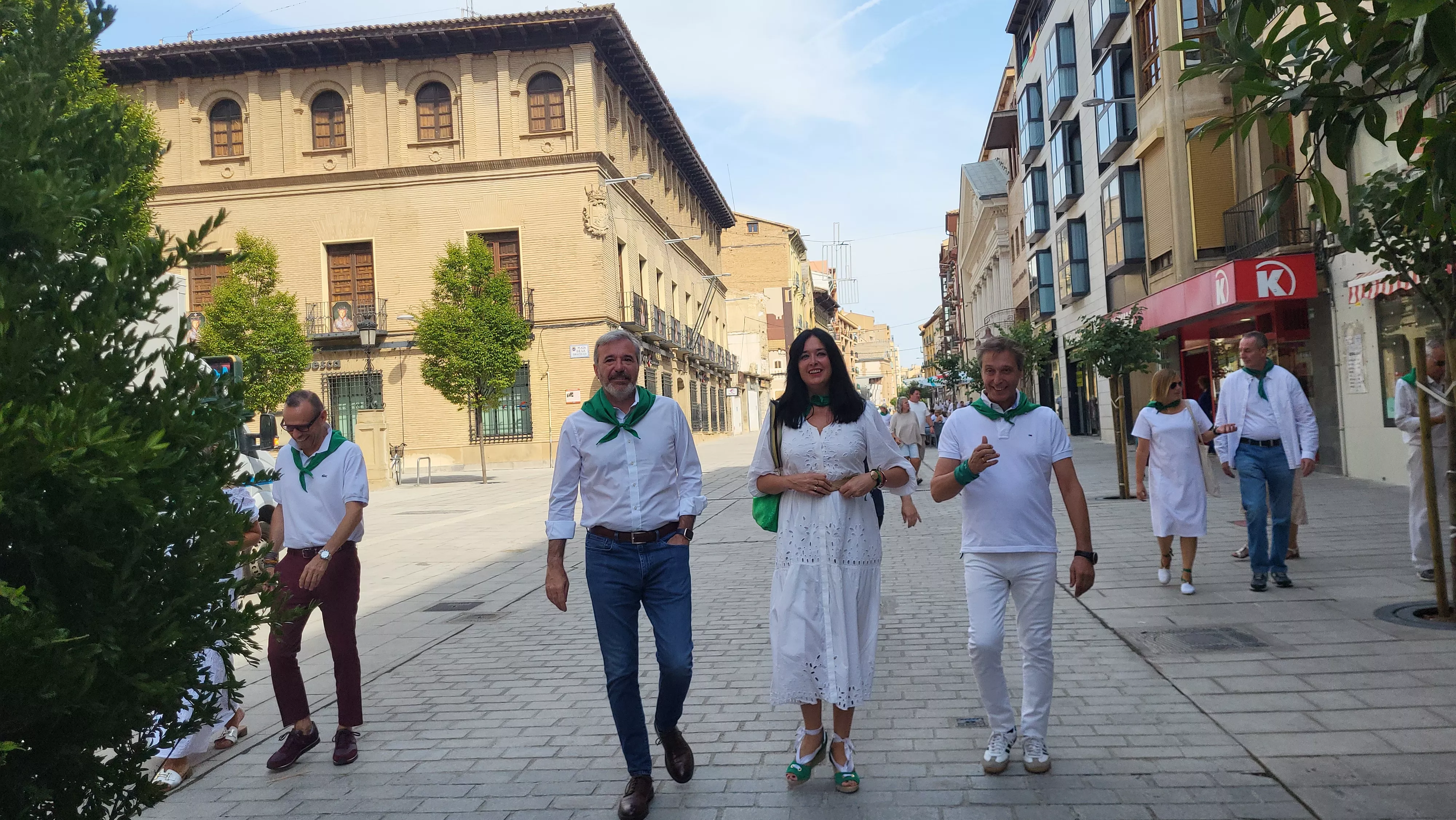 Visita del presidente Jorge Azcón a las fiestas de San Lorenzo. Foto Mercedes Manterola