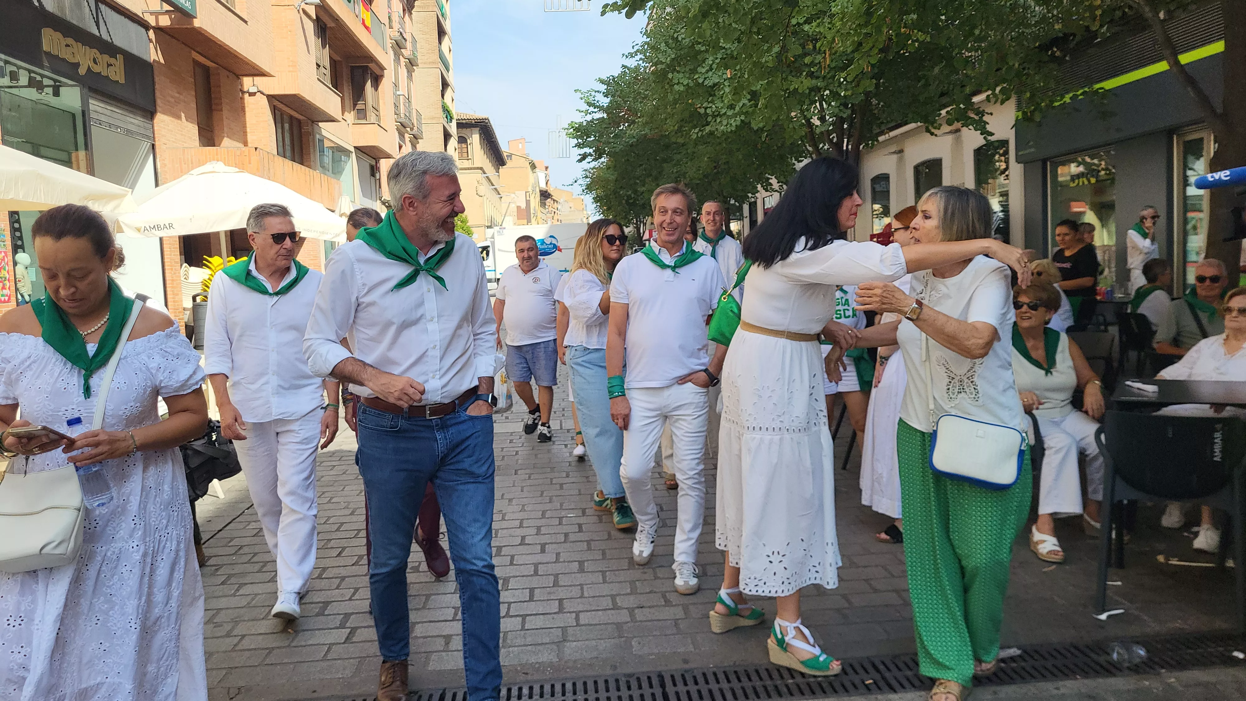 Visita del presidente Jorge Azcón a las fiestas de San Lorenzo. Foto Mercedes Manterola
