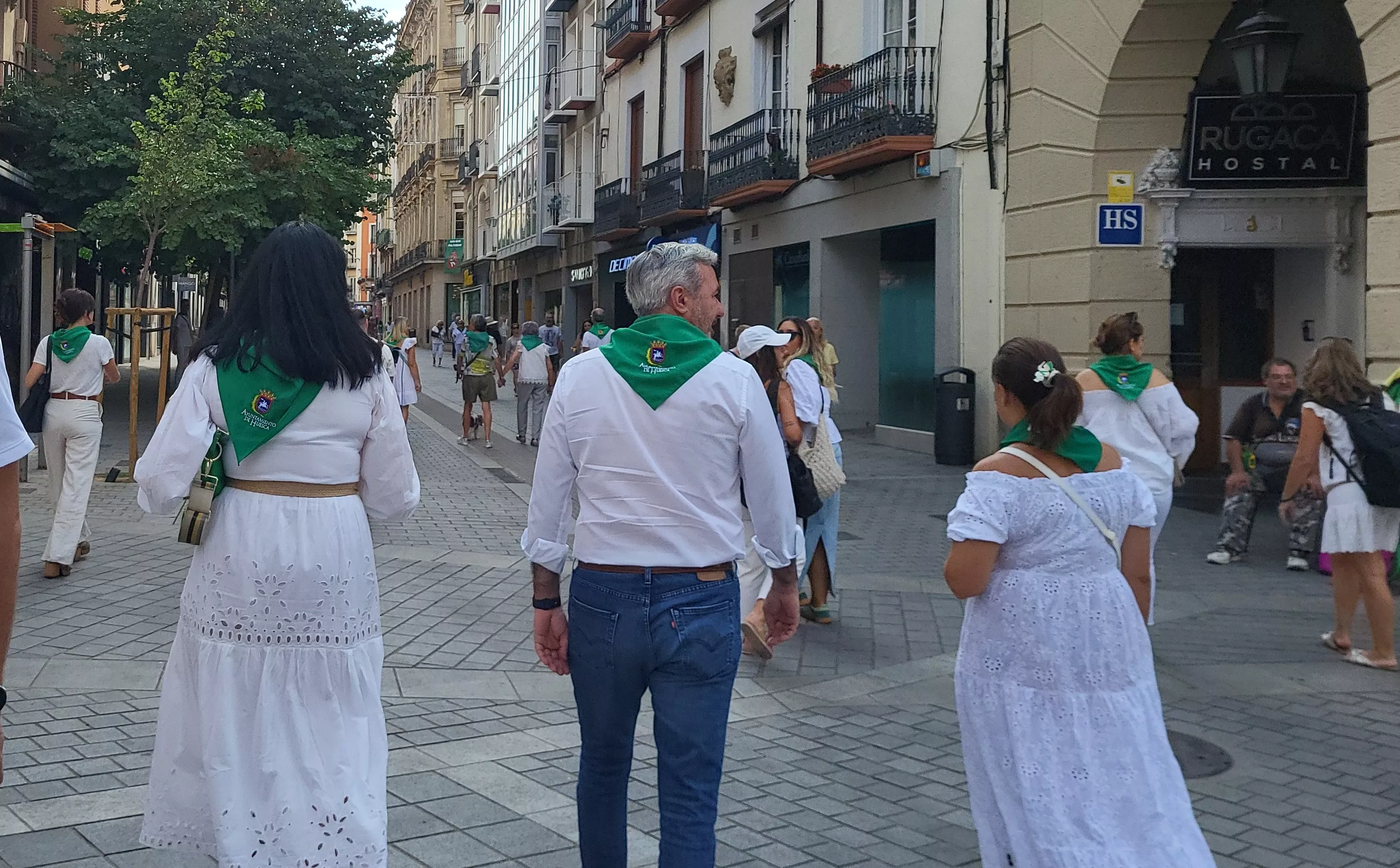 Visita del presidente Jorge Azcón a las fiestas de San Lorenzo. Foto Mercedes Manterola