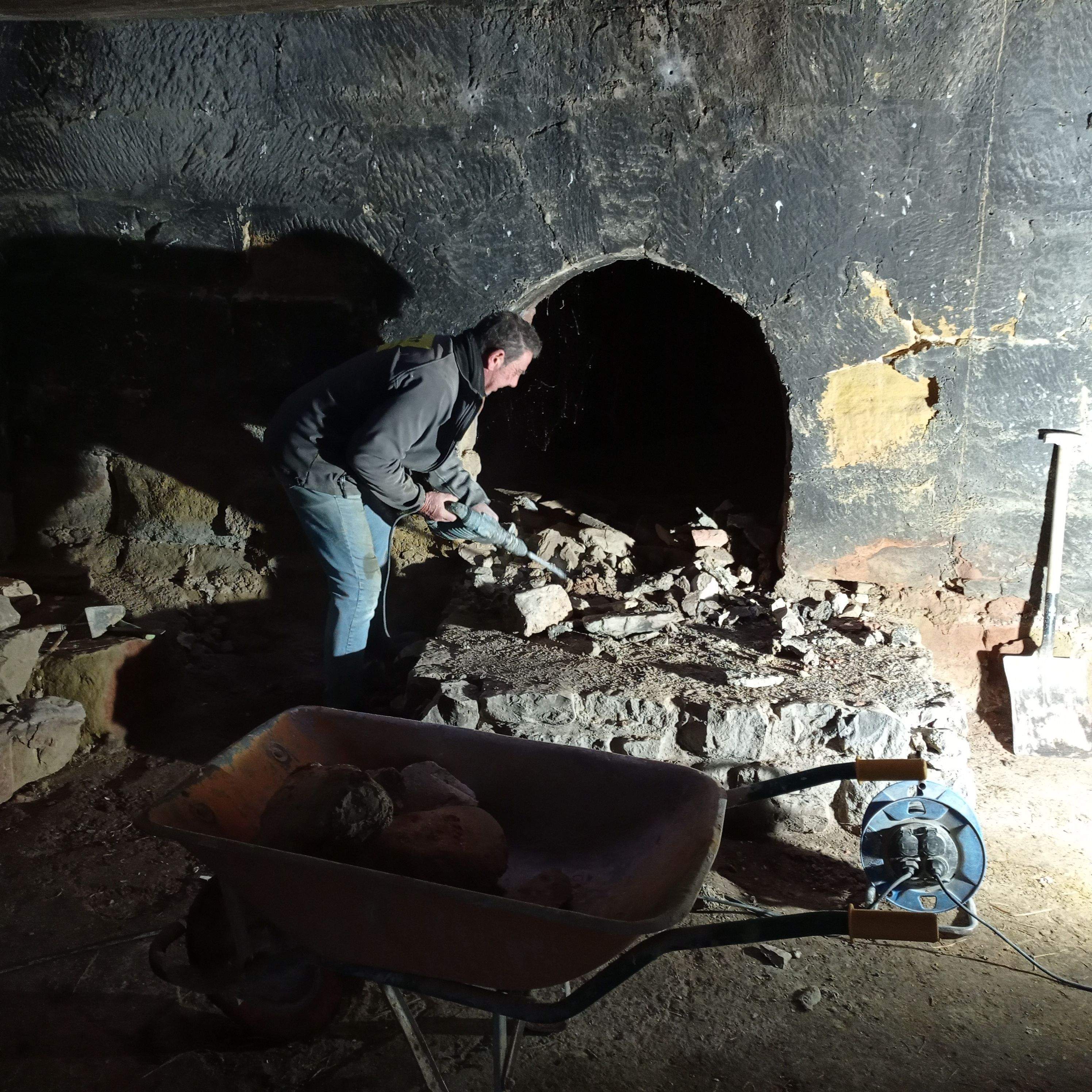 Boca del horno de pan encontrado en La Cartuja de las Fuentes. Boca del horno de pan encontrado en La Cartuja de las Fuentes.