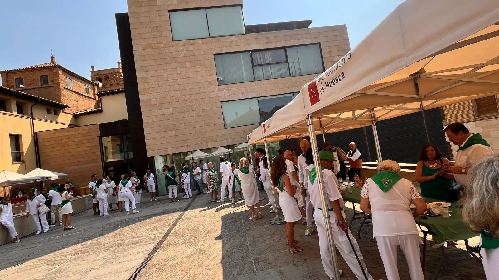 Acto laurentino de reconocimiento a los oscenses en el exterior. Foto Mercedes Manterola