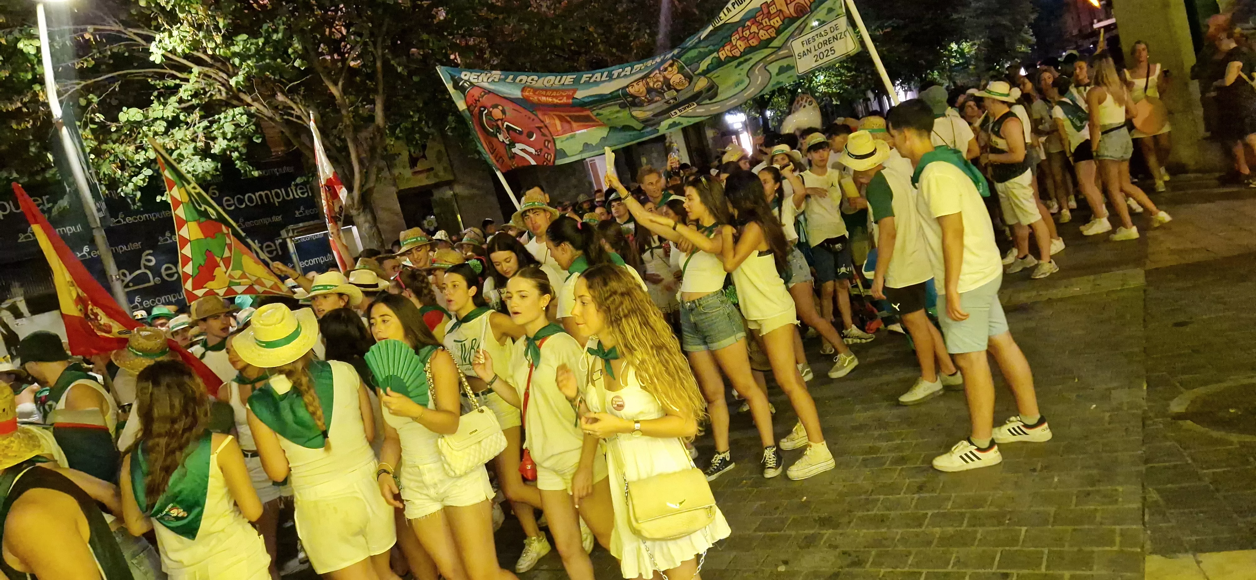 Salida de las peñas. Foto Myriam Martínez