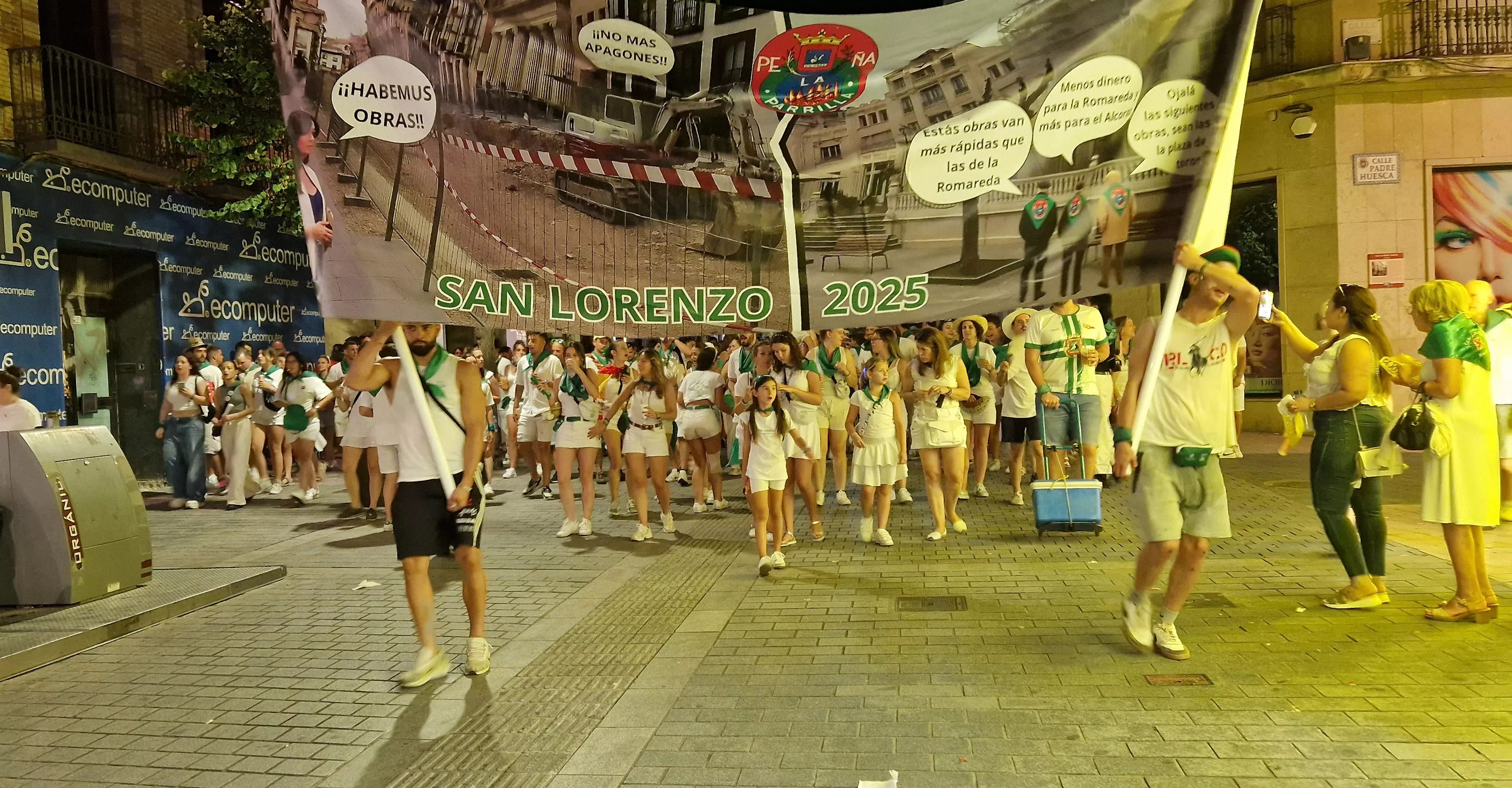 Salida de las peñas. Foto Myriam Martínez