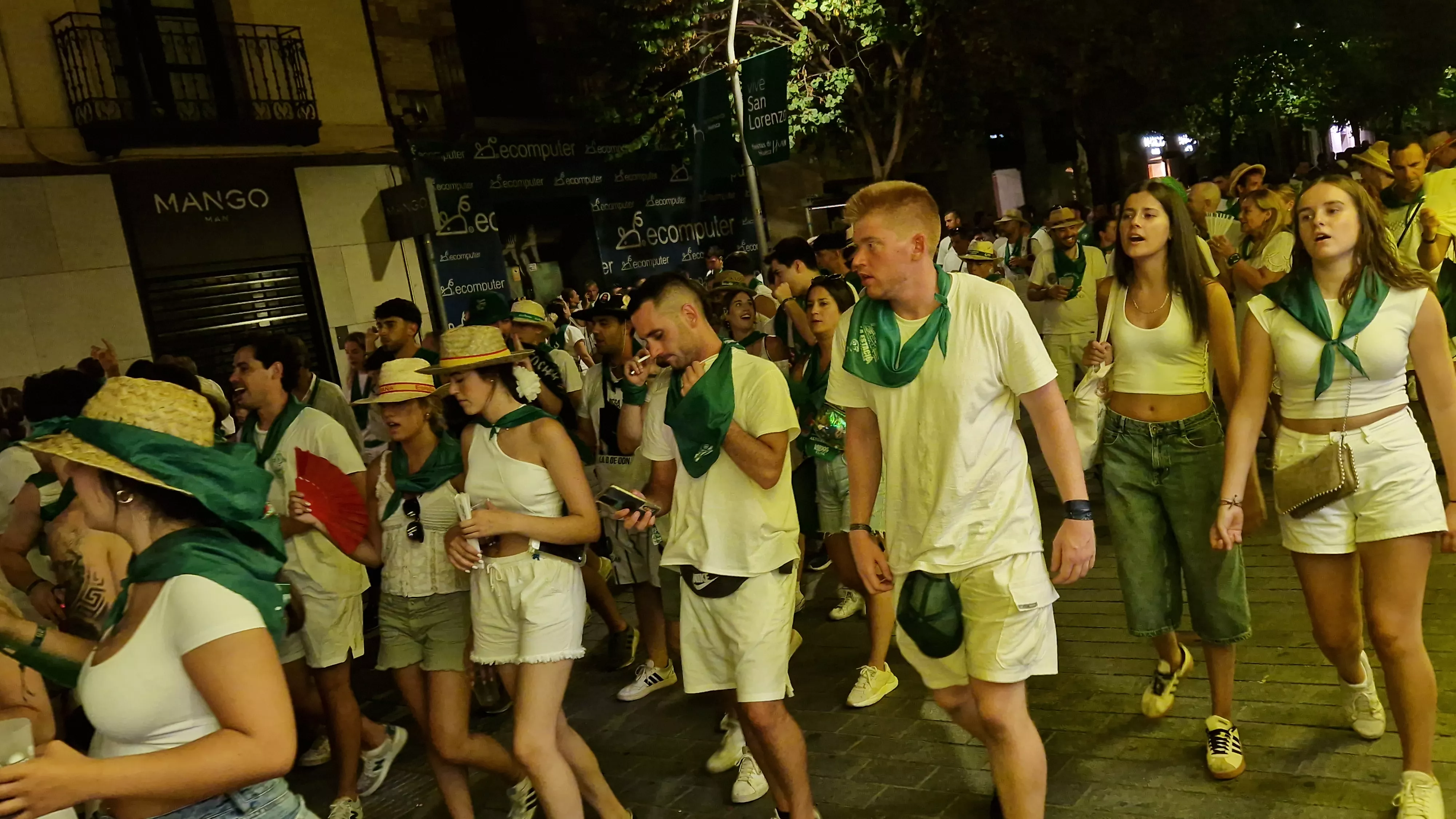 Salida de las peñas. Foto Myriam Martínez