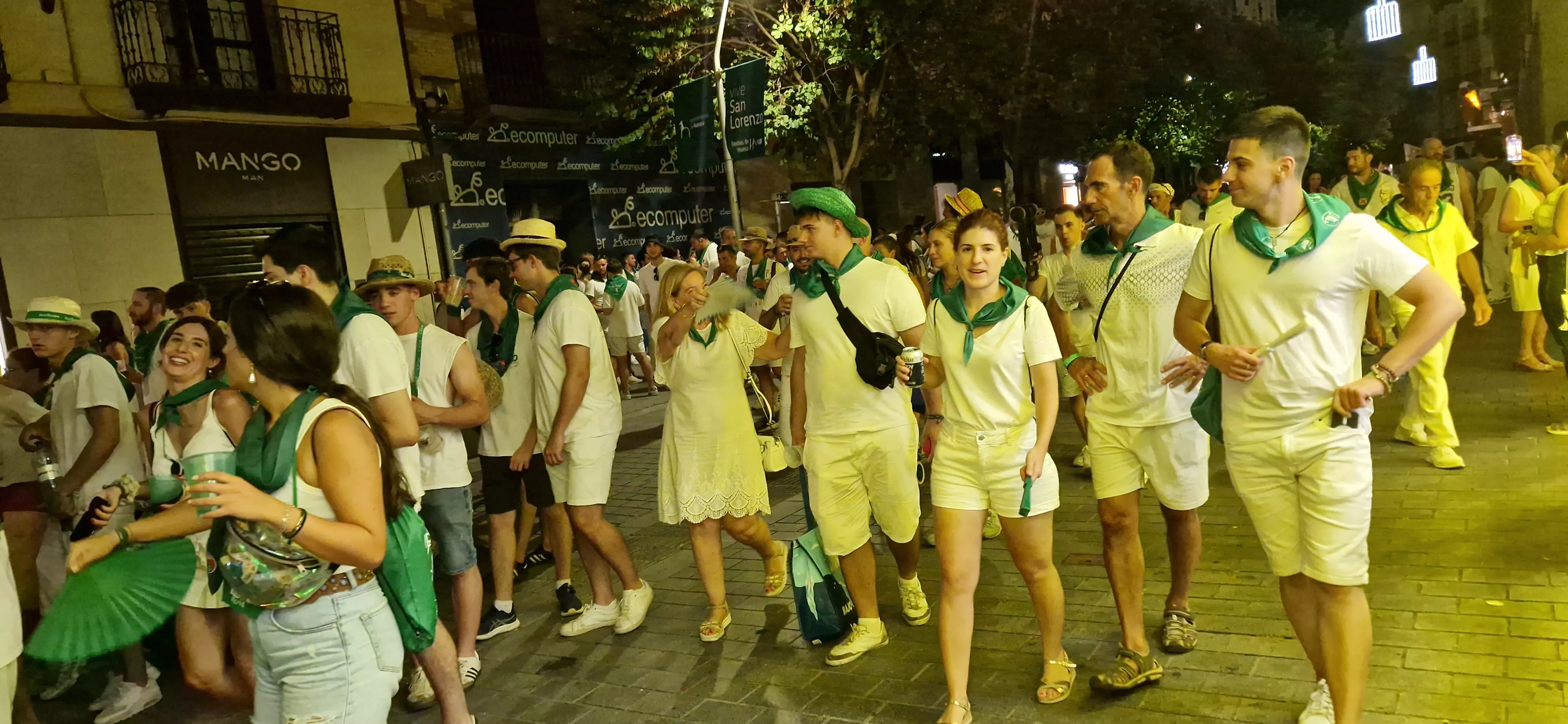 Salida de las peñas. Foto Myriam Martínez